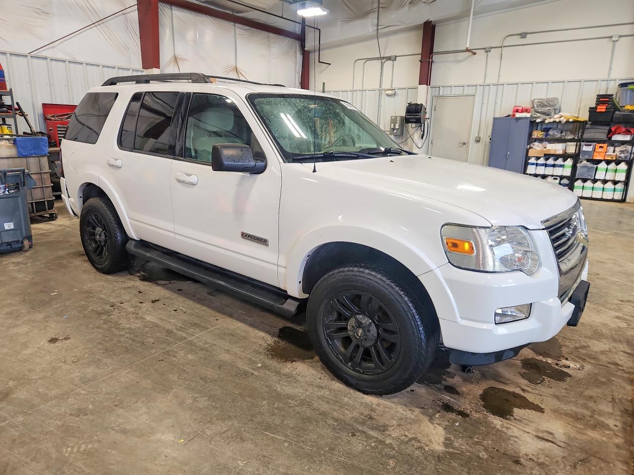 2007 Ford Explorer Xlt White vin: 1FMEU73E97UB79227