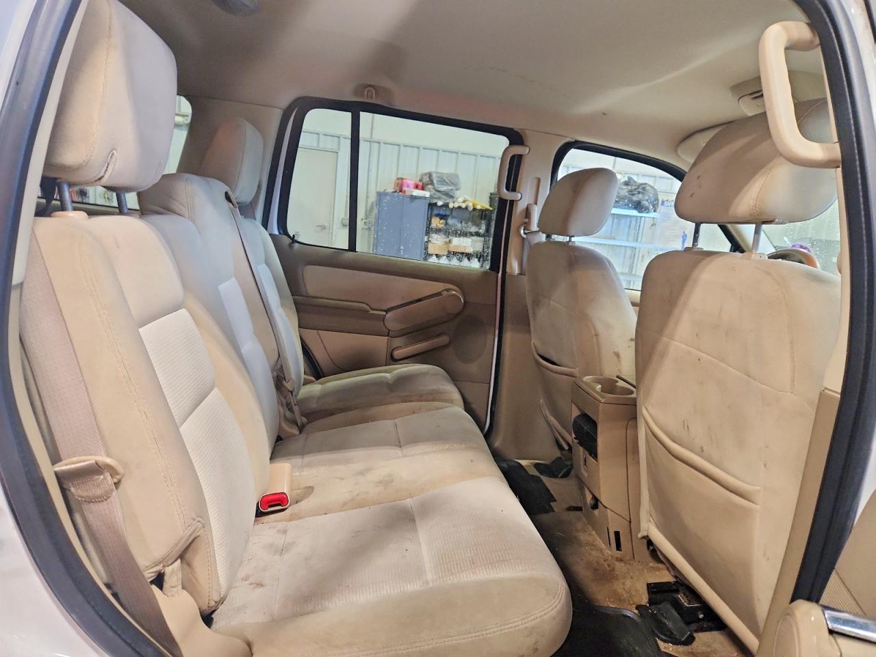 2007 Ford Explorer Xlt White vin: 1FMEU73E97UB79227