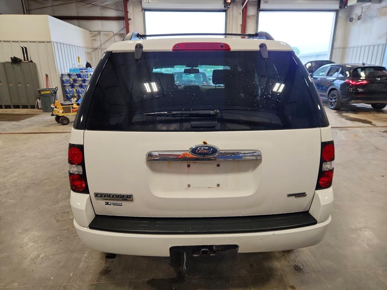 2007 Ford Explorer Xlt White vin: 1FMEU73E97UB79227