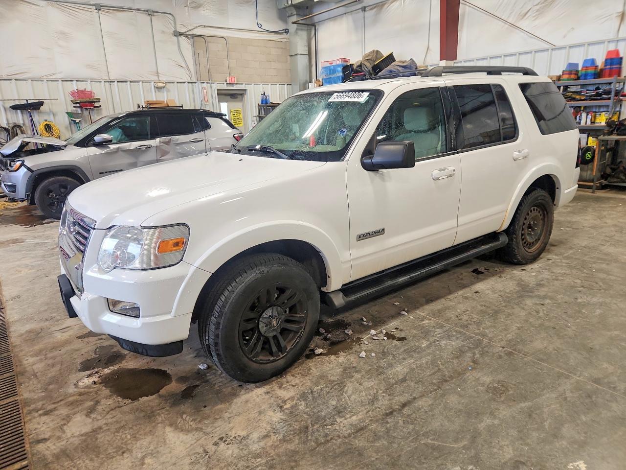 2007 Ford Explorer Xlt White vin: 1FMEU73E97UB79227