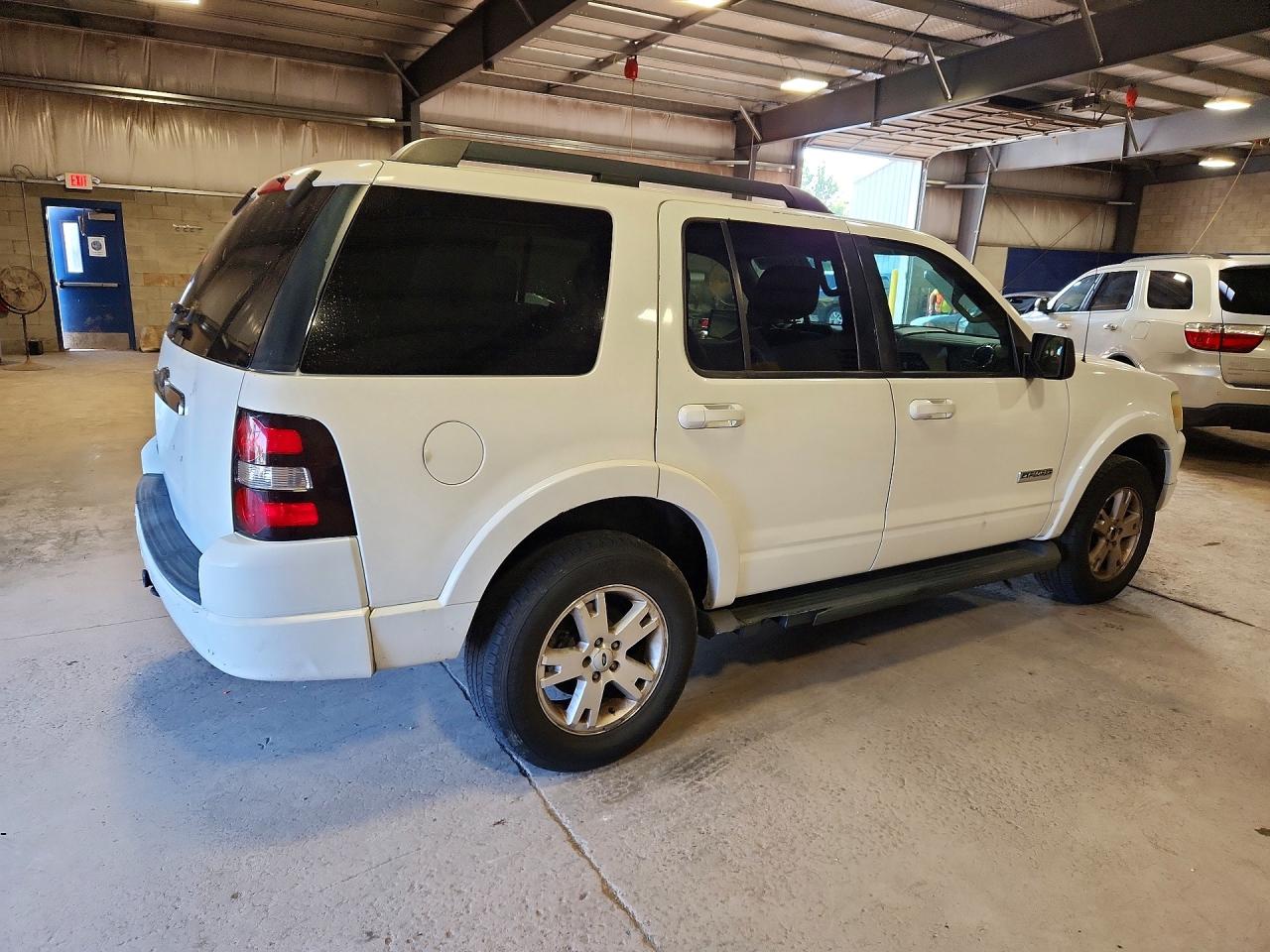 2008 Ford Explorer Xlt Белый vin: 1FMEU73E98UA88525