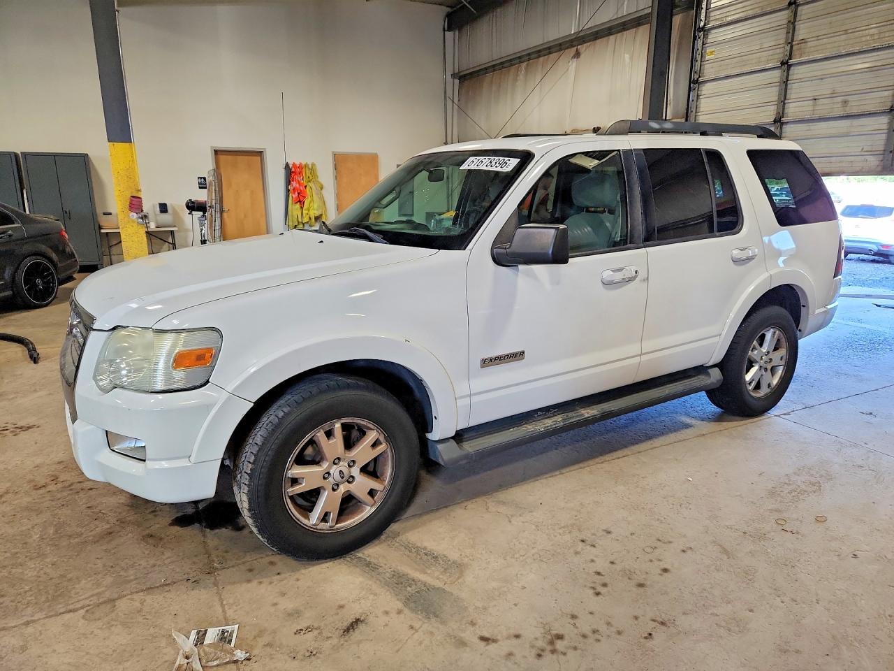 2008 Ford Explorer Xlt White vin: 1FMEU73E98UA88525