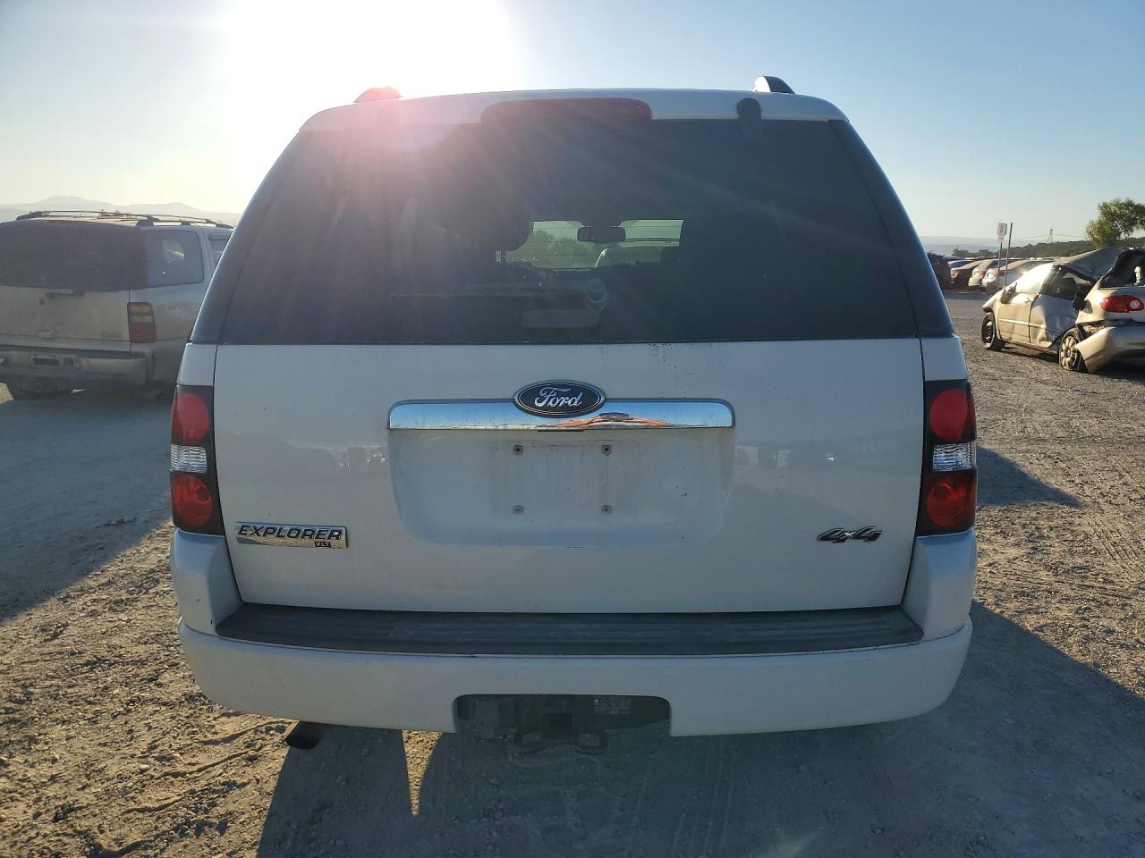2008 Ford Explorer Xlt Белый vin: 1FMEU73E98UB35021