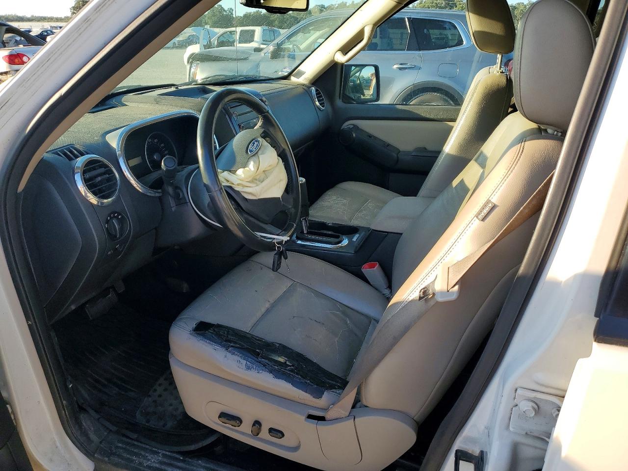 2008 Ford Explorer Xlt Белый vin: 1FMEU73E98UB35021
