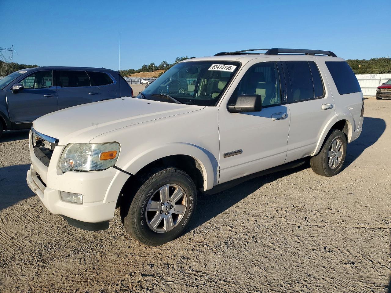 2008 Ford Explorer Xlt Белый vin: 1FMEU73E98UB35021