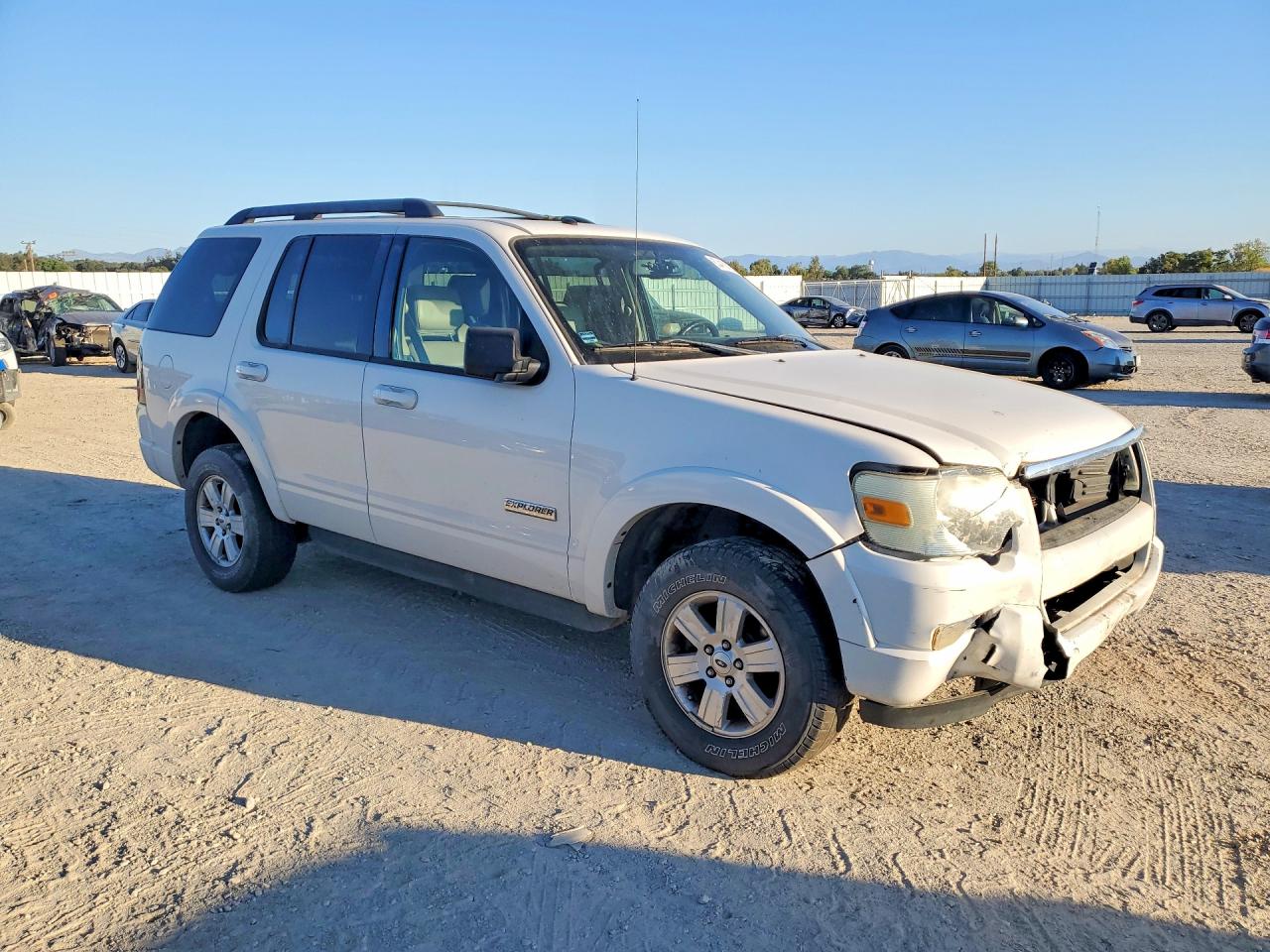 2008 Ford Explorer Xlt Белый vin: 1FMEU73E98UB35021