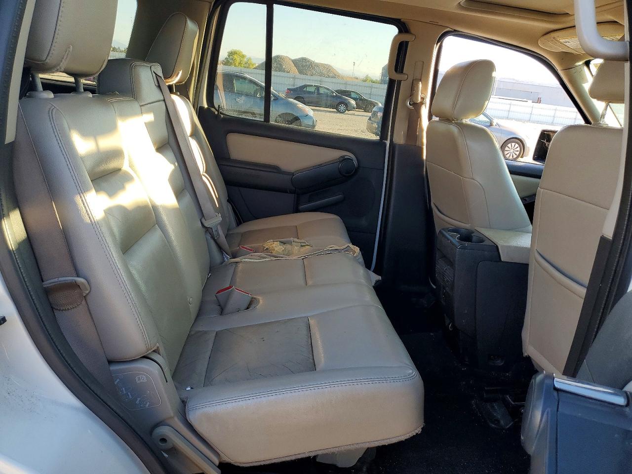 2008 Ford Explorer Xlt Белый vin: 1FMEU73E98UB35021