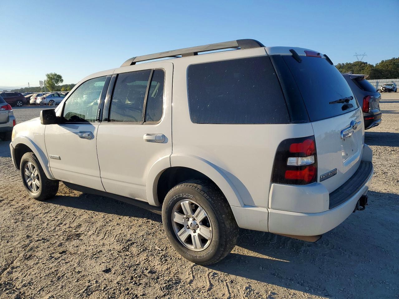 2008 Ford Explorer Xlt Белый vin: 1FMEU73E98UB35021