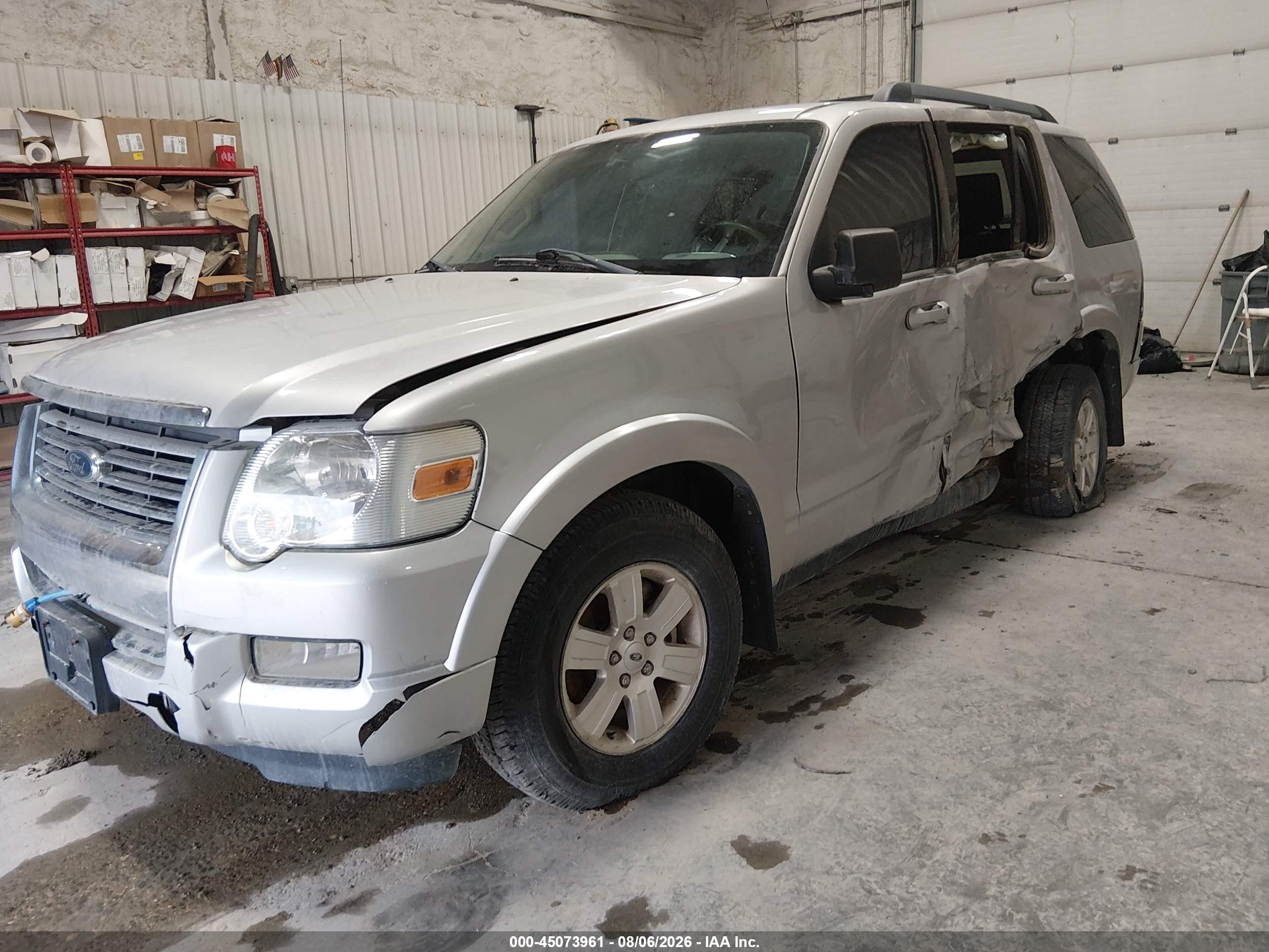 2009 Ford Explorer Xlt Silver vin: 1FMEU73E99UA01028