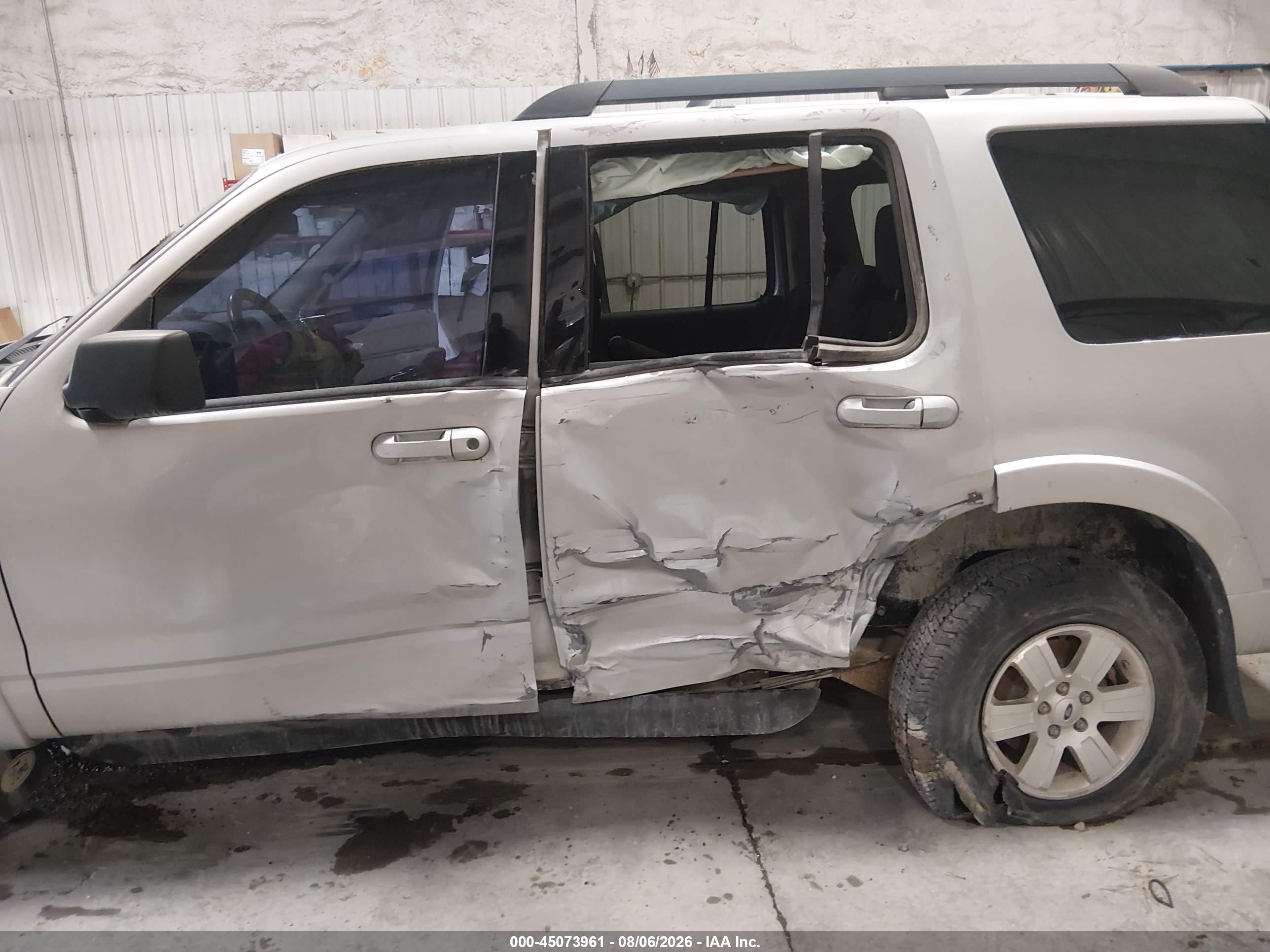 2009 Ford Explorer Xlt Silver vin: 1FMEU73E99UA01028