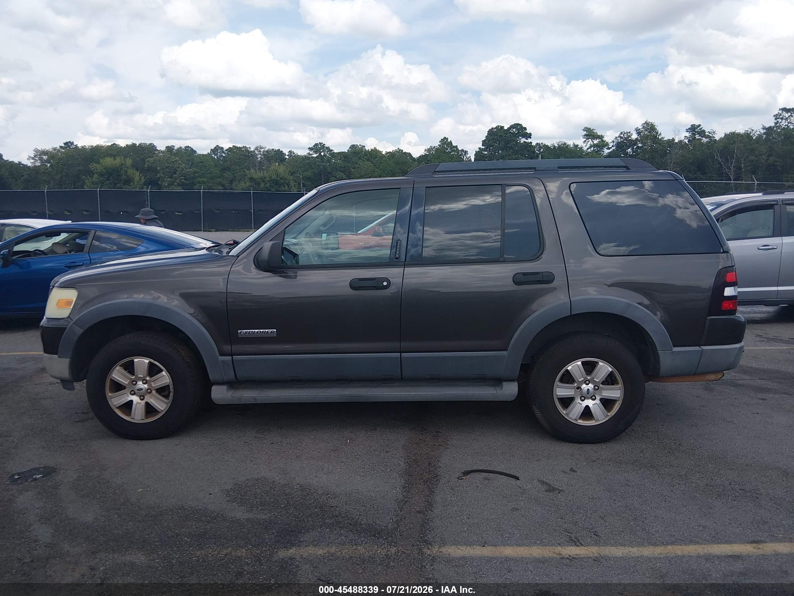2006 Ford Explorer Xlt Brown vin: 1FMEU73EX6UA63470