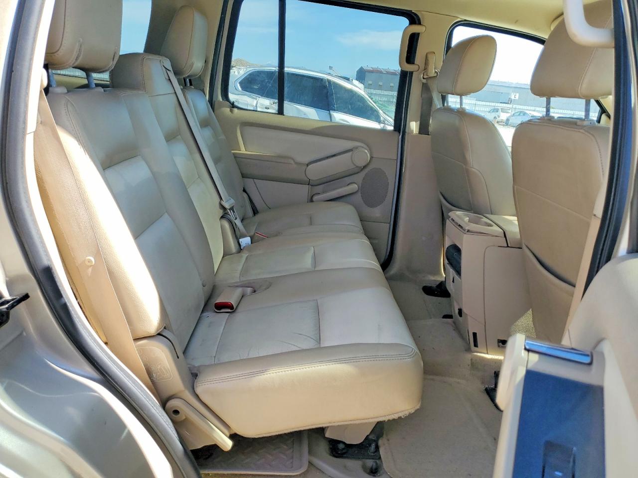 2006 Ford Explorer Xlt Beige vin: 1FMEU73EX6ZA05183