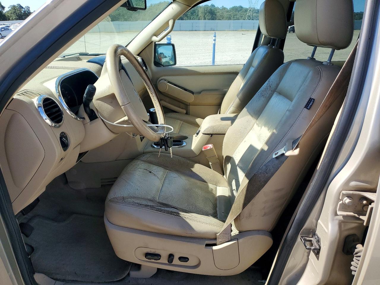 2006 Ford Explorer Xlt Beige vin: 1FMEU73EX6ZA05183