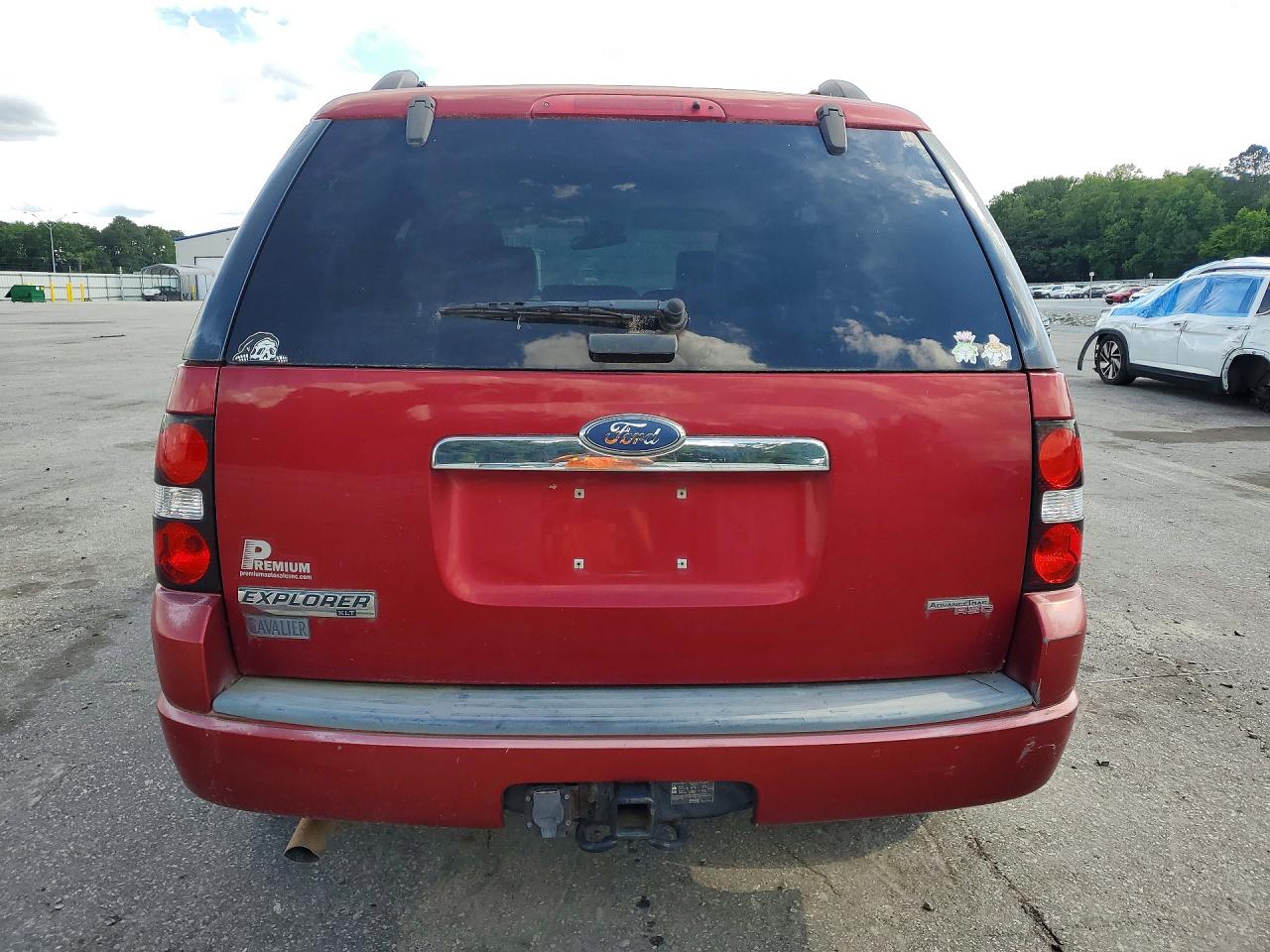 2007 Ford Explorer Xlt Red vin: 1FMEU73EX7UA55144