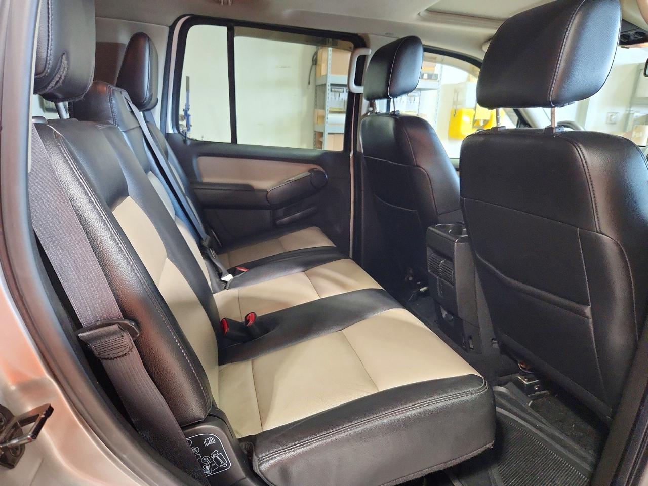 2008 Ford Explorer Xlt Silver vin: 1FMEU73EX8UA24395