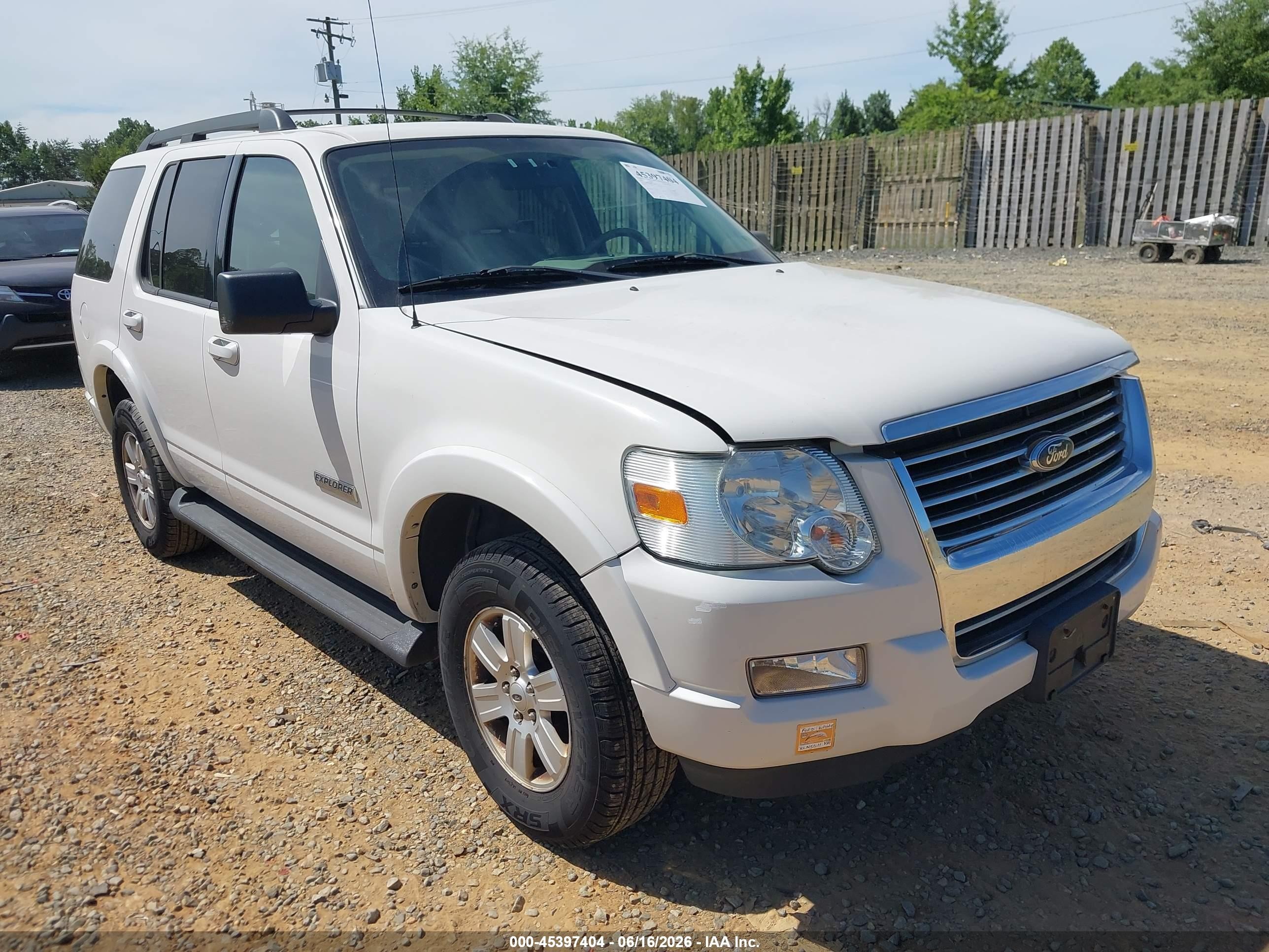 2008 Ford Explorer Xlt White vin: 1FMEU73EX8UA29063