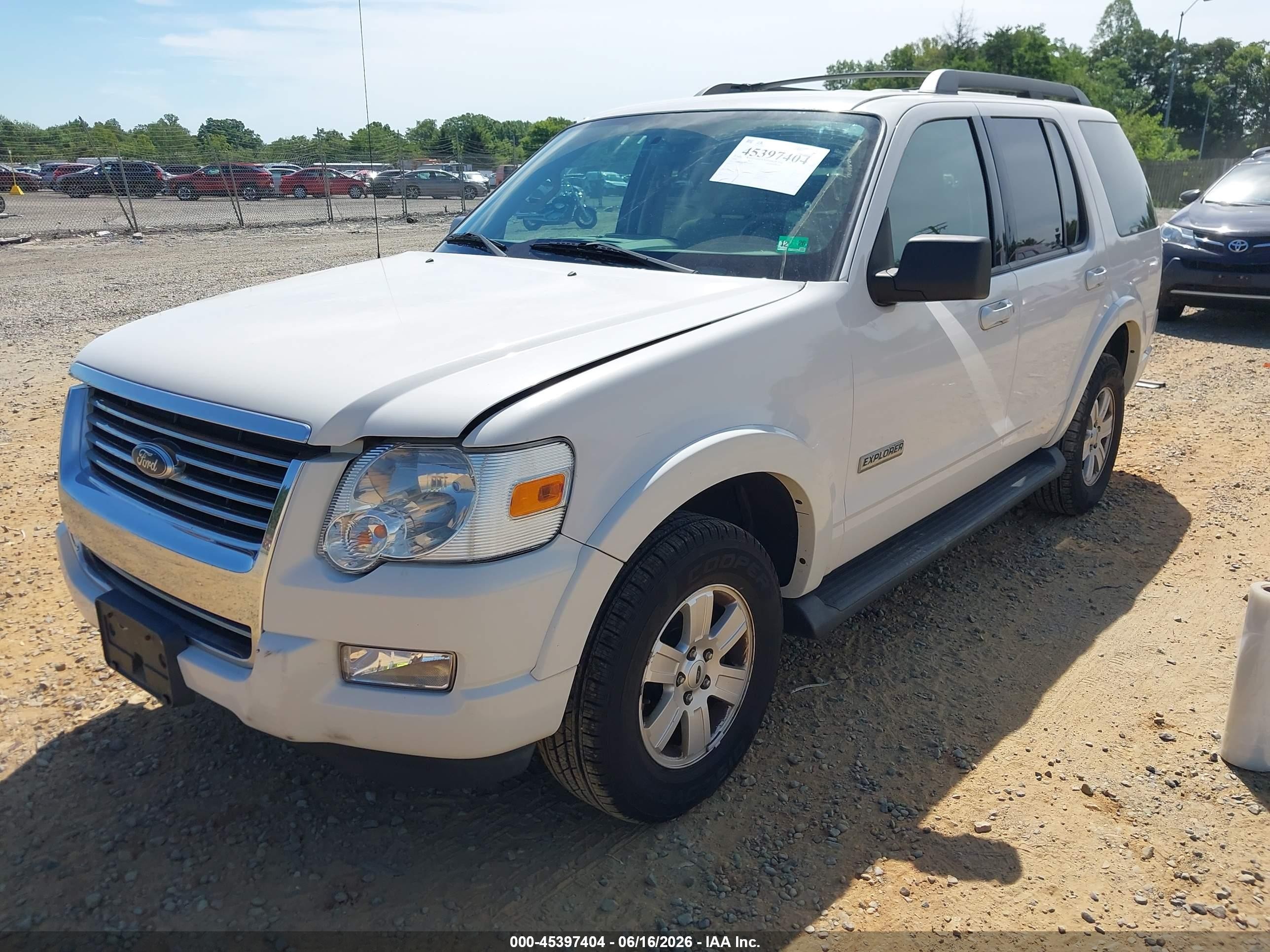 2008 Ford Explorer Xlt White vin: 1FMEU73EX8UA29063