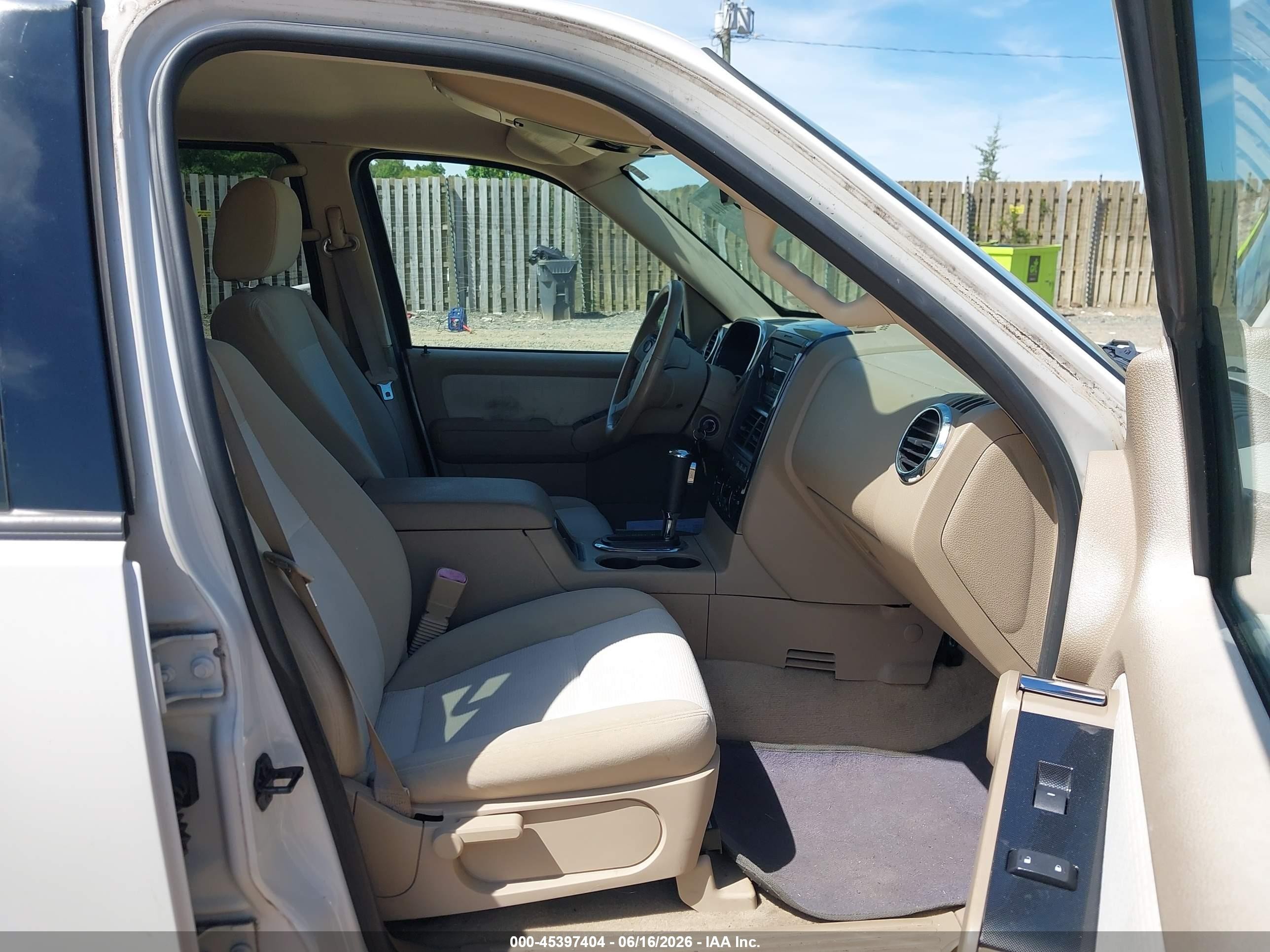 2008 Ford Explorer Xlt White vin: 1FMEU73EX8UA29063