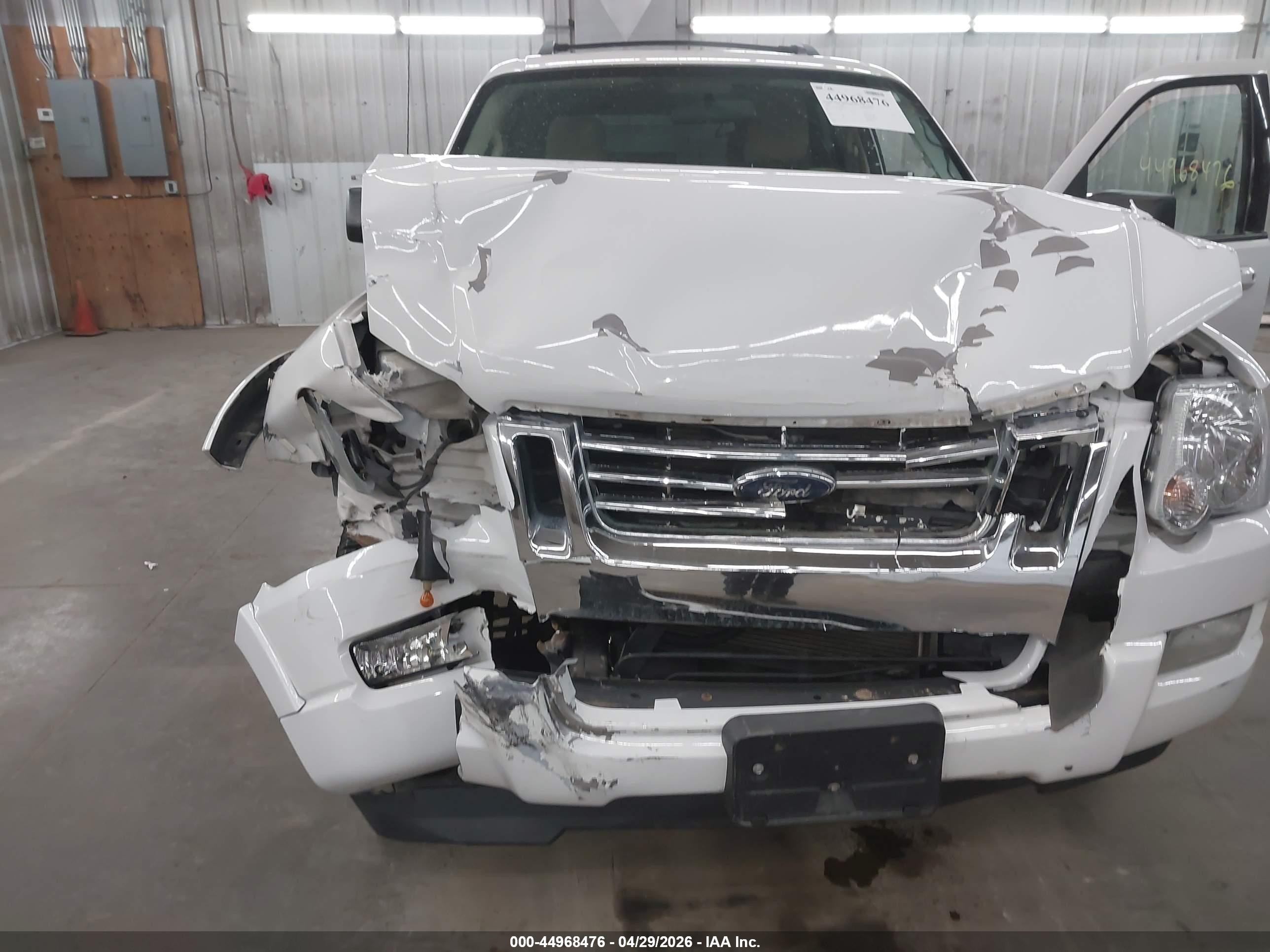 2009 Ford Explorer Xlt White vin: 1FMEU73EX9UA10997
