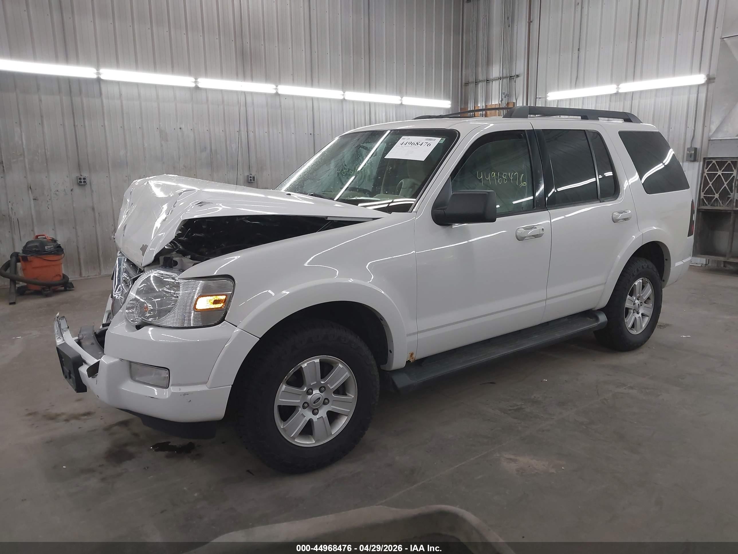 2009 Ford Explorer Xlt White vin: 1FMEU73EX9UA10997