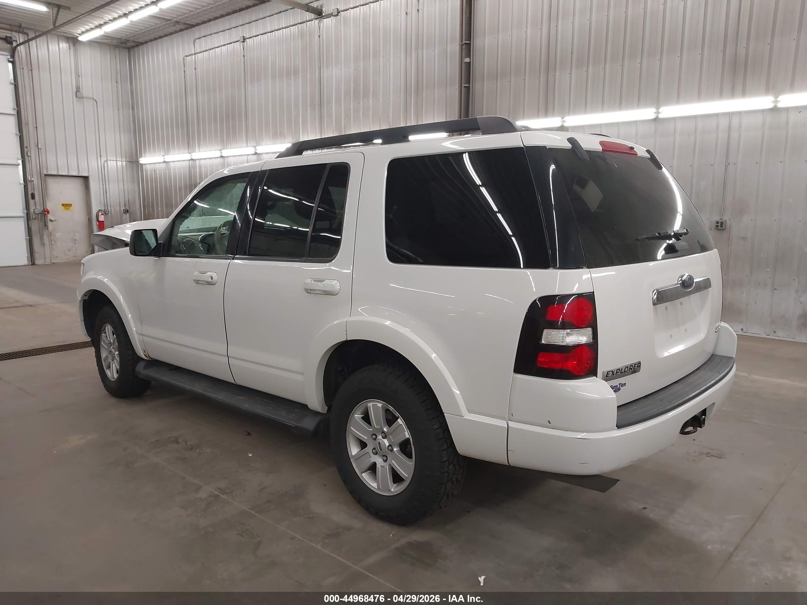 2009 Ford Explorer Xlt White vin: 1FMEU73EX9UA10997