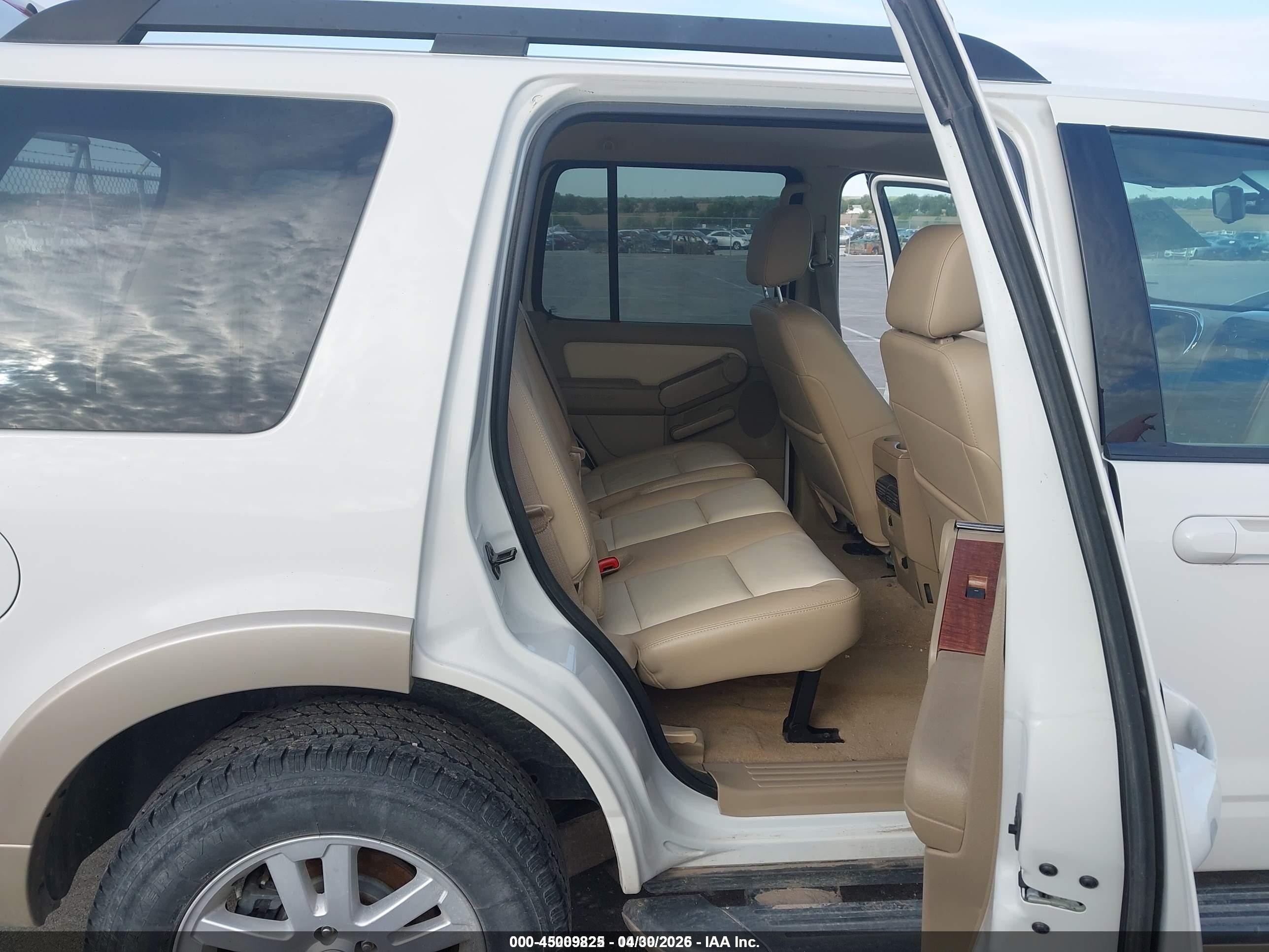 2008 Ford Explorer Eddie Bauer White vin: 1FMEU74808UB07326