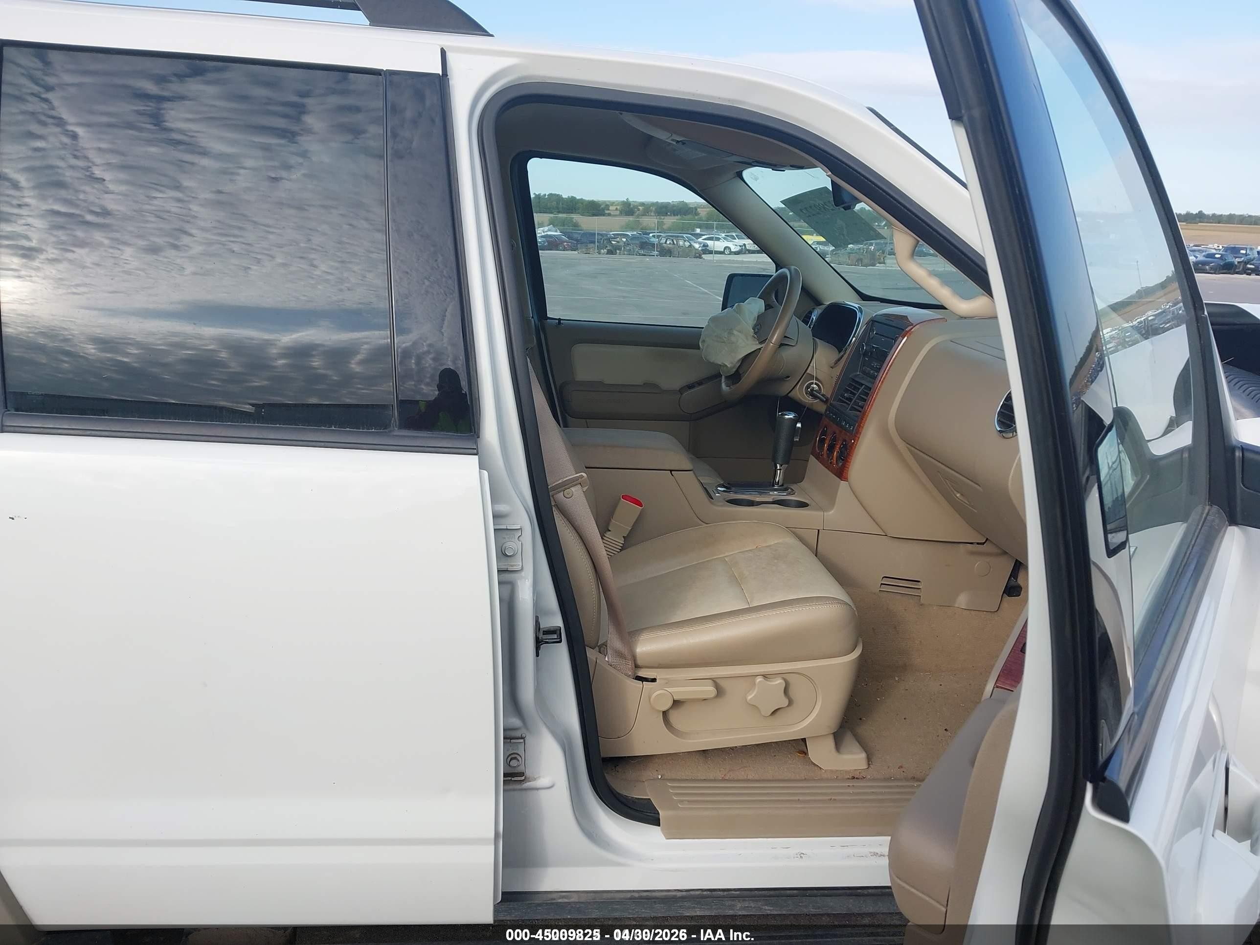 2008 Ford Explorer Eddie Bauer White vin: 1FMEU74808UB07326