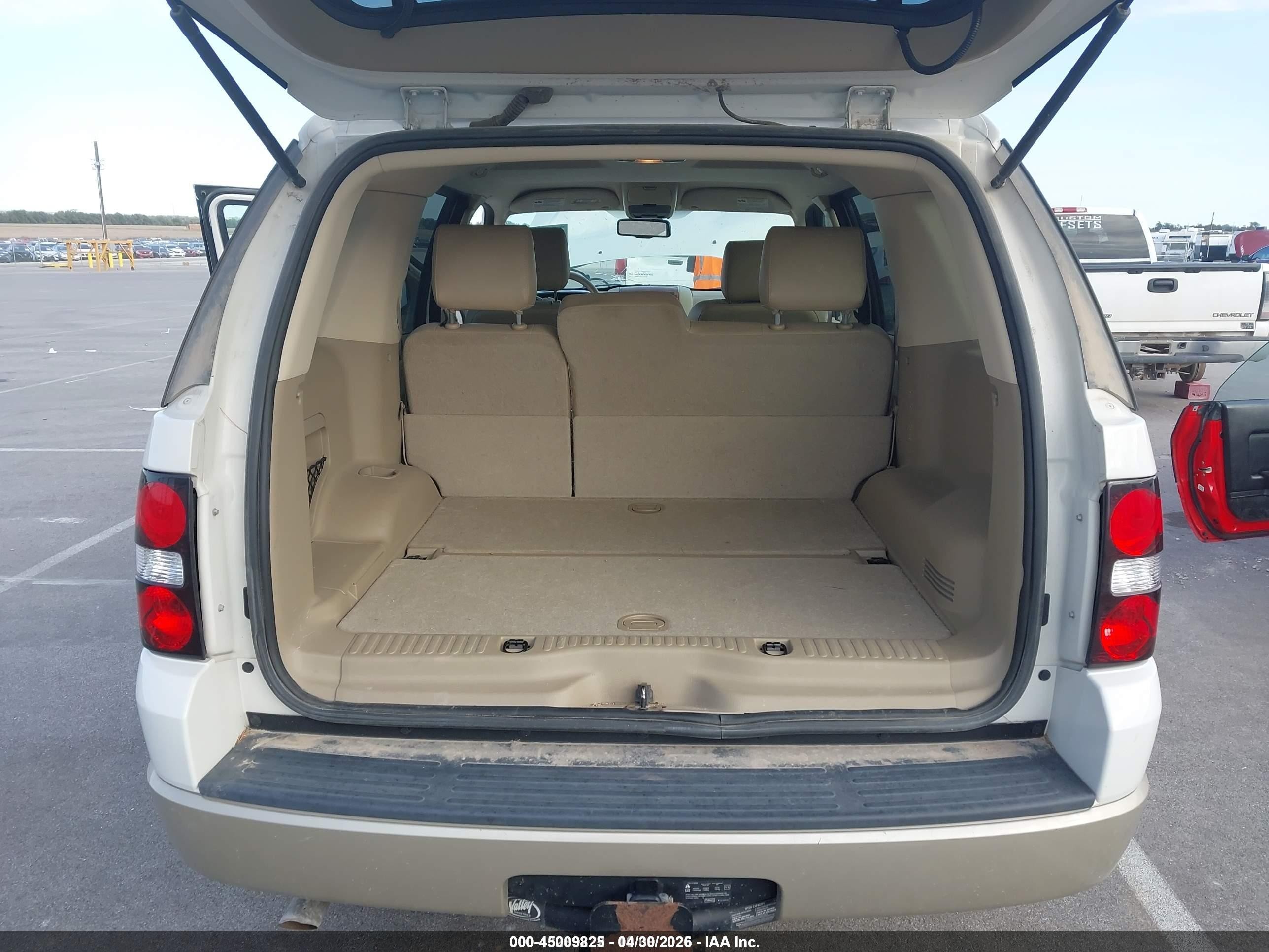 2008 Ford Explorer Eddie Bauer White vin: 1FMEU74808UB07326