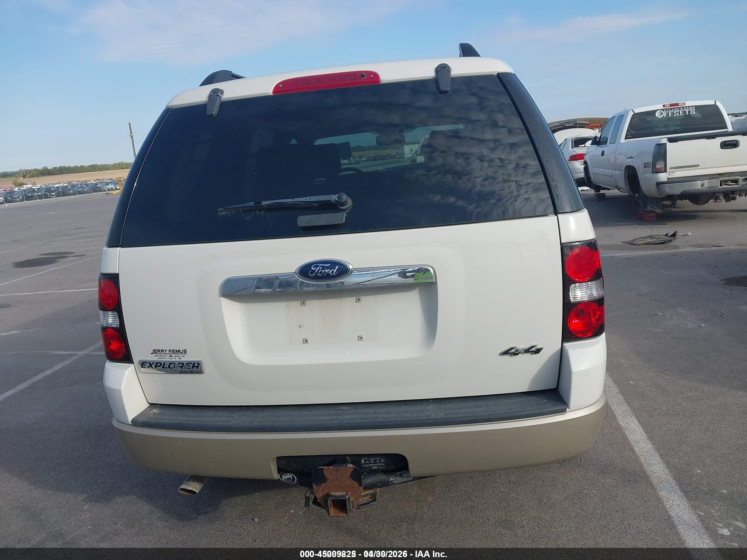 2008 Ford Explorer Eddie Bauer White vin: 1FMEU74808UB07326