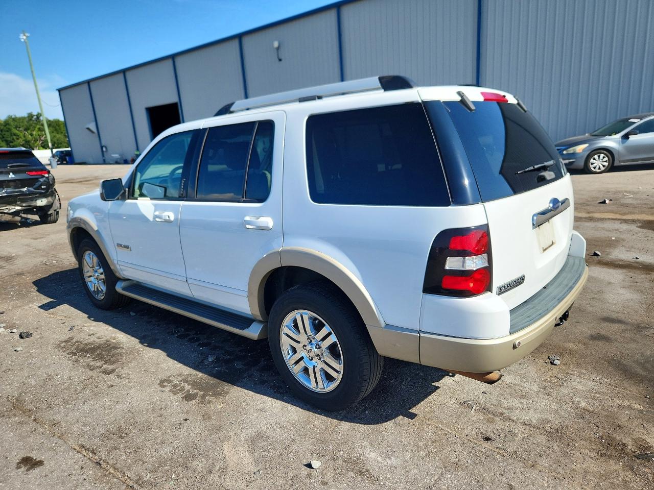 2006 Ford Explorer Eddie Bauer Белый vin: 1FMEU74866UB06548