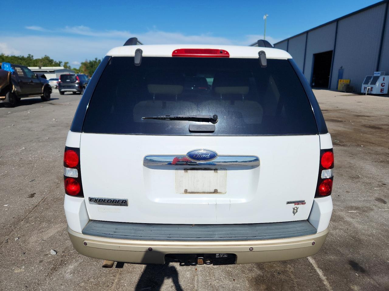 2006 Ford Explorer Eddie Bauer Белый vin: 1FMEU74866UB06548
