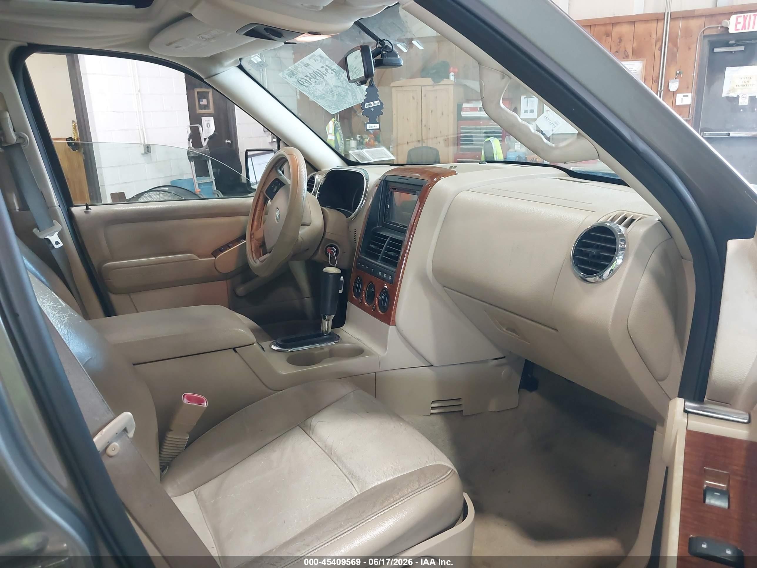 2006 Ford Explorer Eddie Bauer Beige vin: 1FMEU74E26ZA27421
