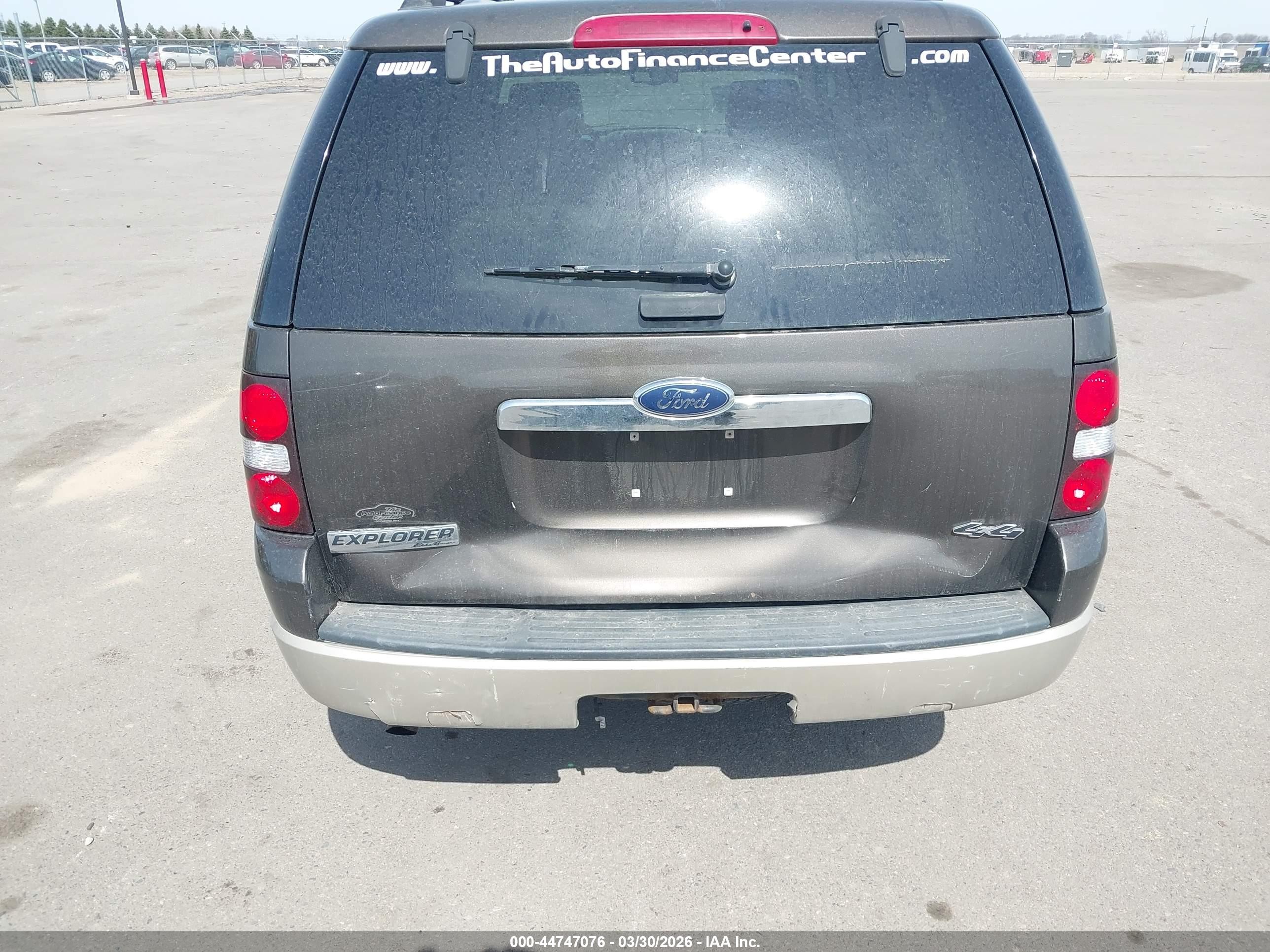 2008 Ford Explorer Eddie Bauer Gray vin: 1FMEU74E38UB29150