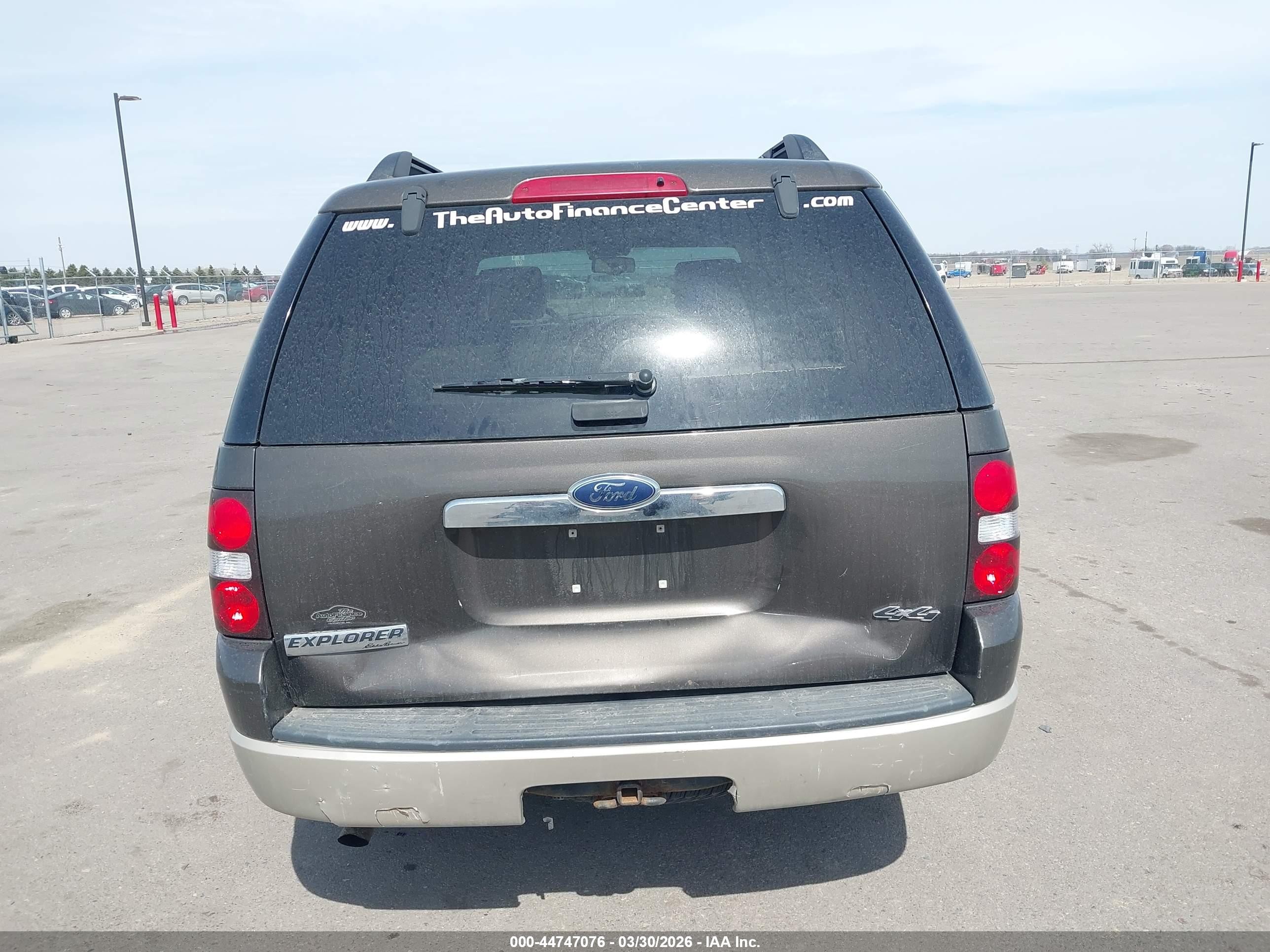 2008 Ford Explorer Eddie Bauer Gray vin: 1FMEU74E38UB29150
