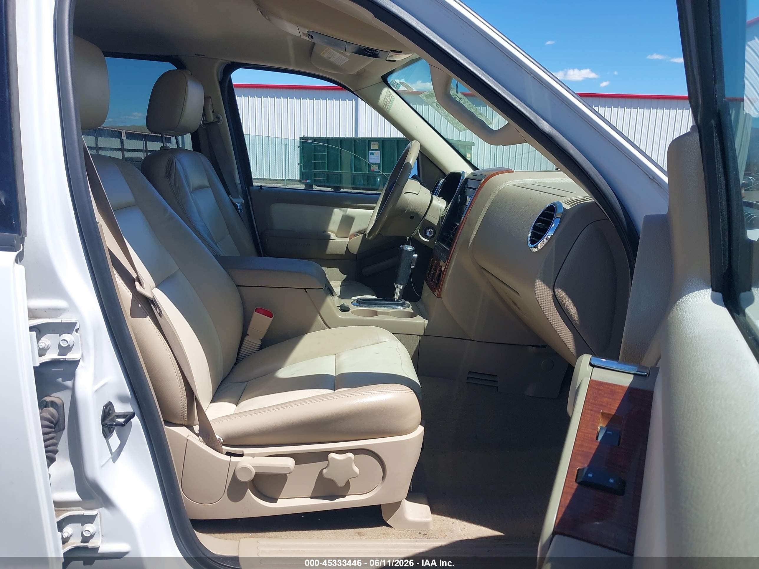 2007 Ford Explorer Eddie Bauer Белый vin: 1FMEU74E57UB36194