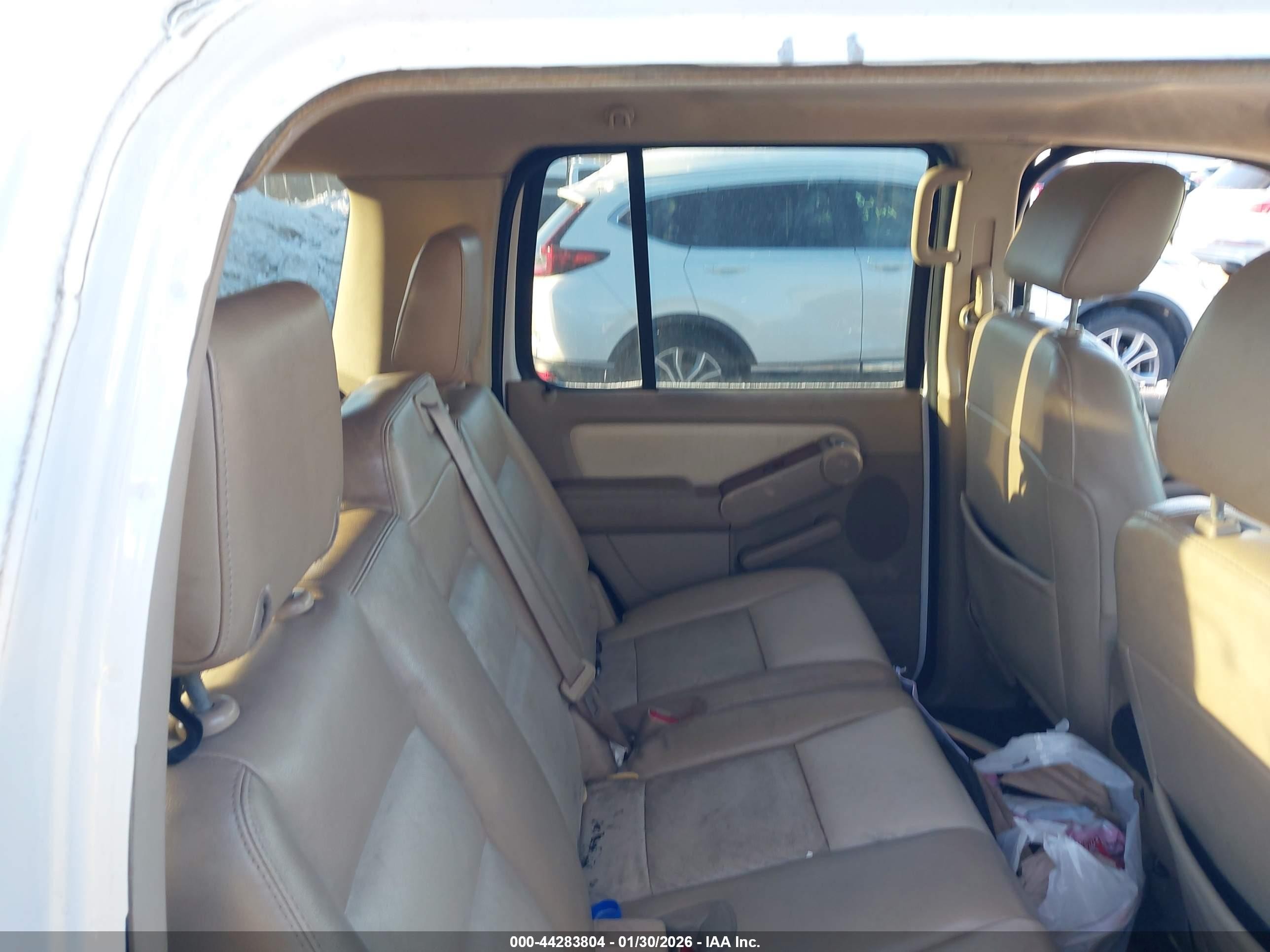 2007 Ford Explorer Eddie Bauer White vin: 1FMEU74E67UB42960