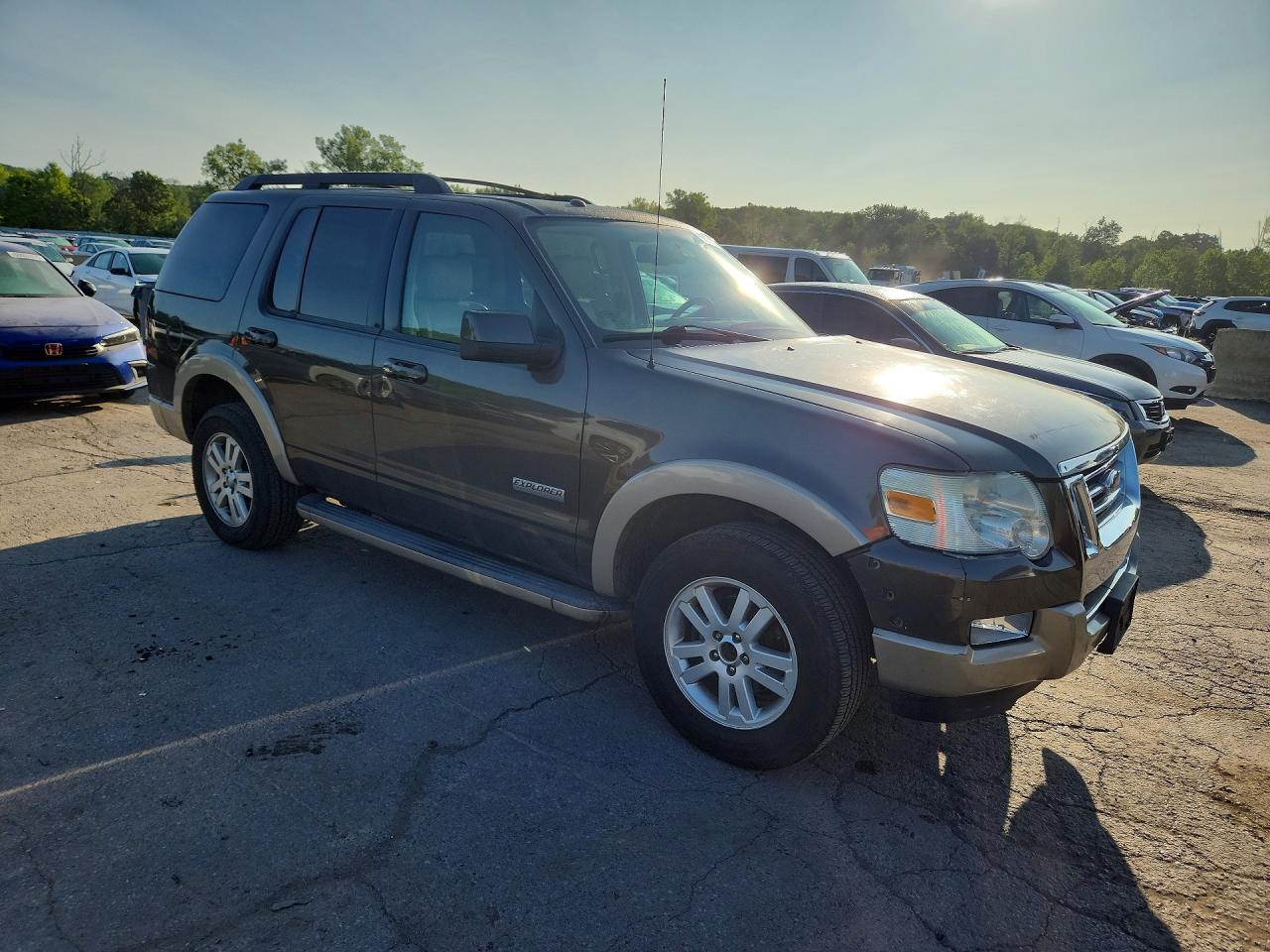 2008 Ford Explorer Eddie Bauer Gray vin: 1FMEU74E88UB33095
