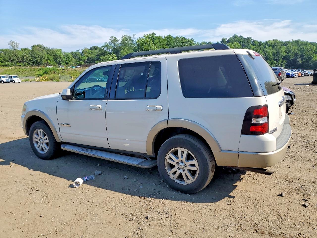 2008 Ford Explorer Eddie Bauer White vin: 1FMEU74EX8UA14030