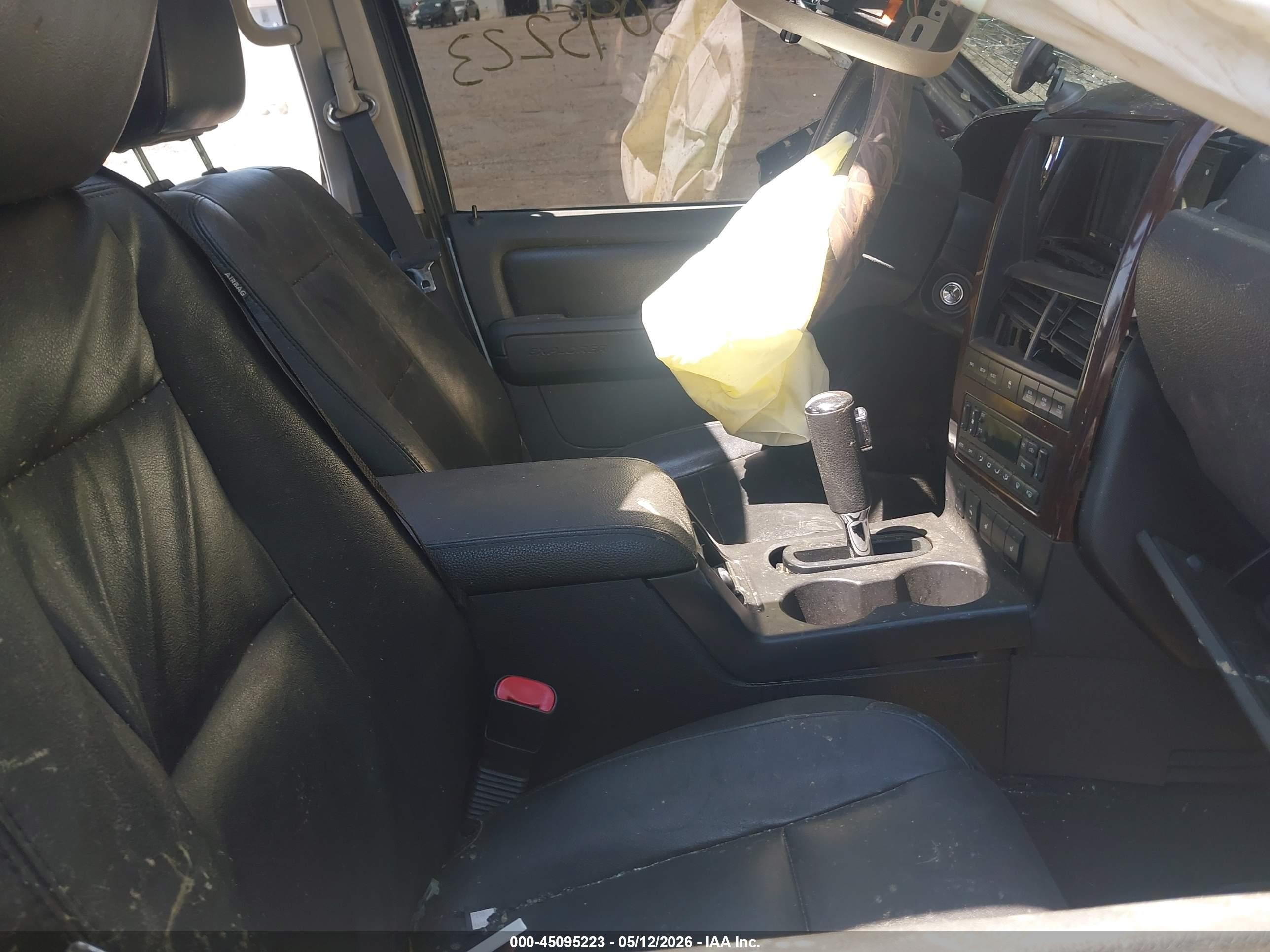 2008 Ford Explorer Limited Серебряный vin: 1FMEU75818UA07976