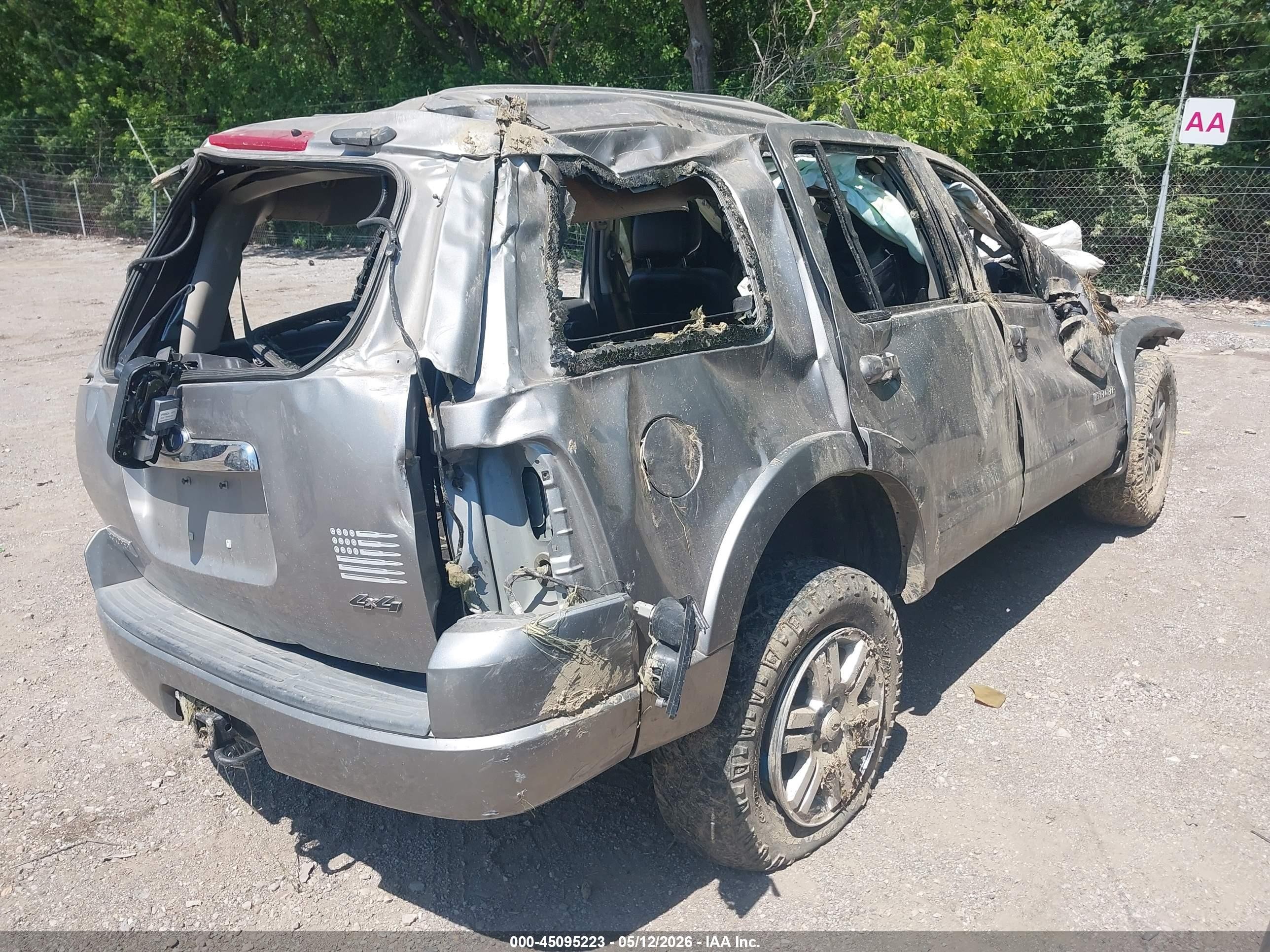2008 Ford Explorer Limited Серебряный vin: 1FMEU75818UA07976