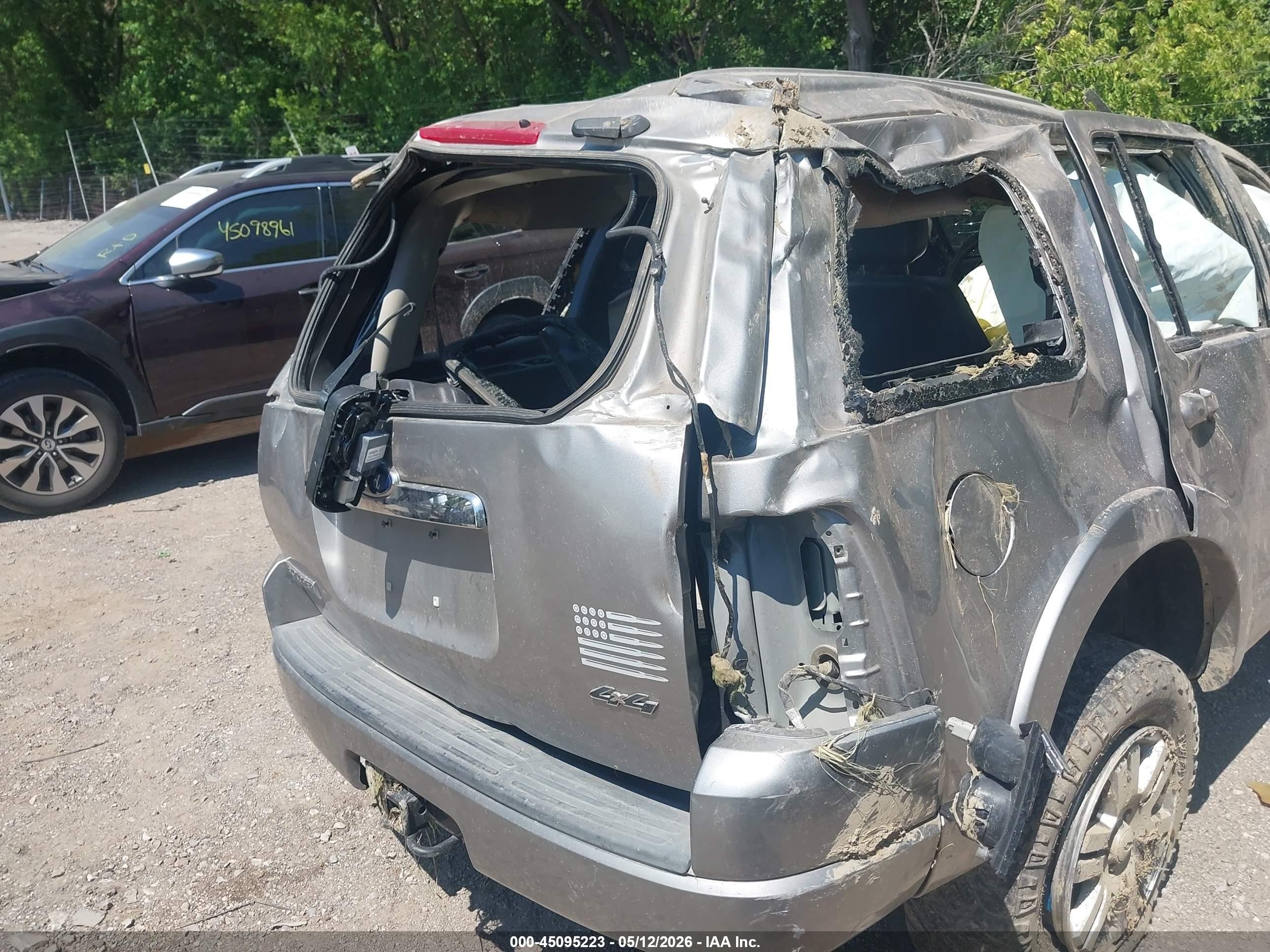 2008 Ford Explorer Limited Серебряный vin: 1FMEU75818UA07976