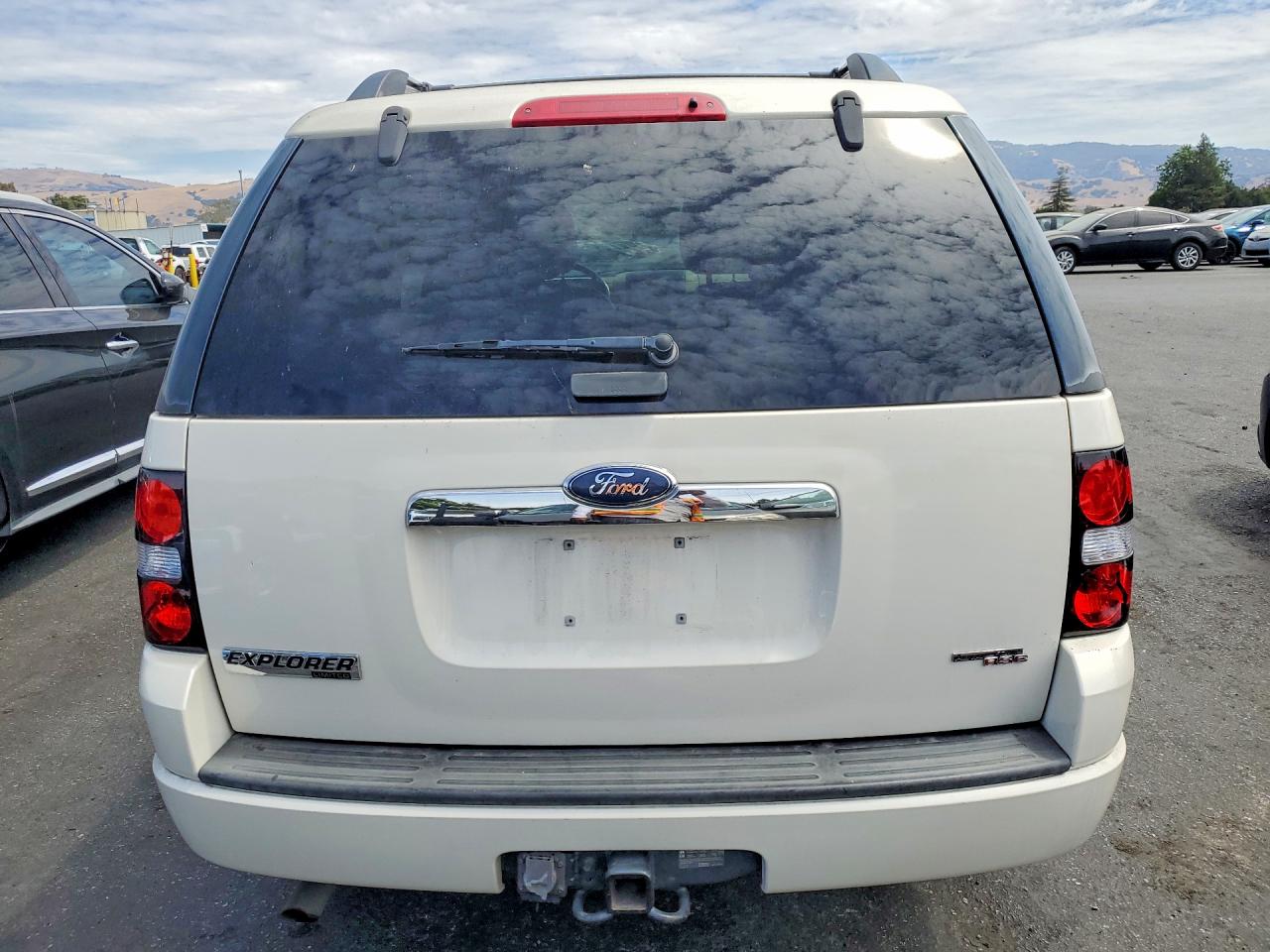 2007 Ford Explorer Limited White vin: 1FMEU75897UB19505