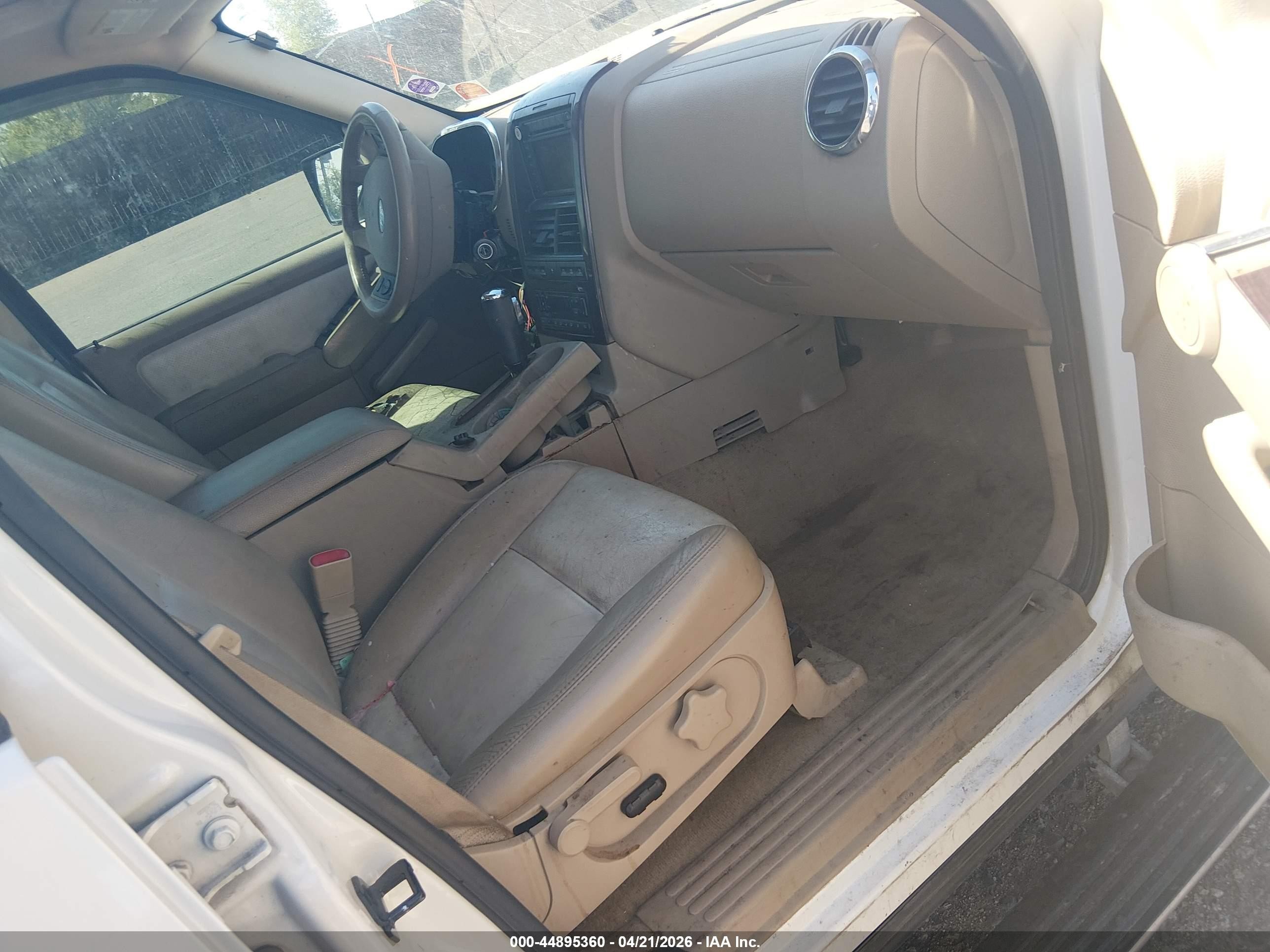 2007 Ford Explorer Limited White vin: 1FMEU758X7UB64601