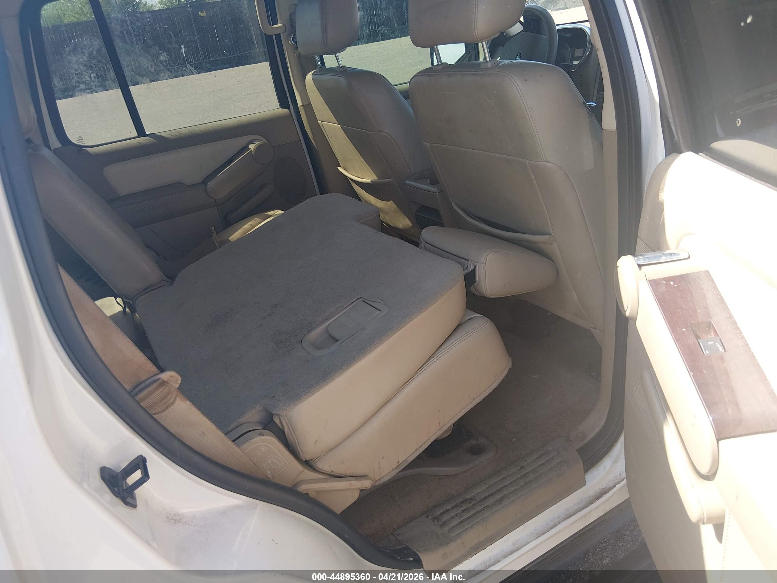 2007 Ford Explorer Limited White vin: 1FMEU758X7UB64601