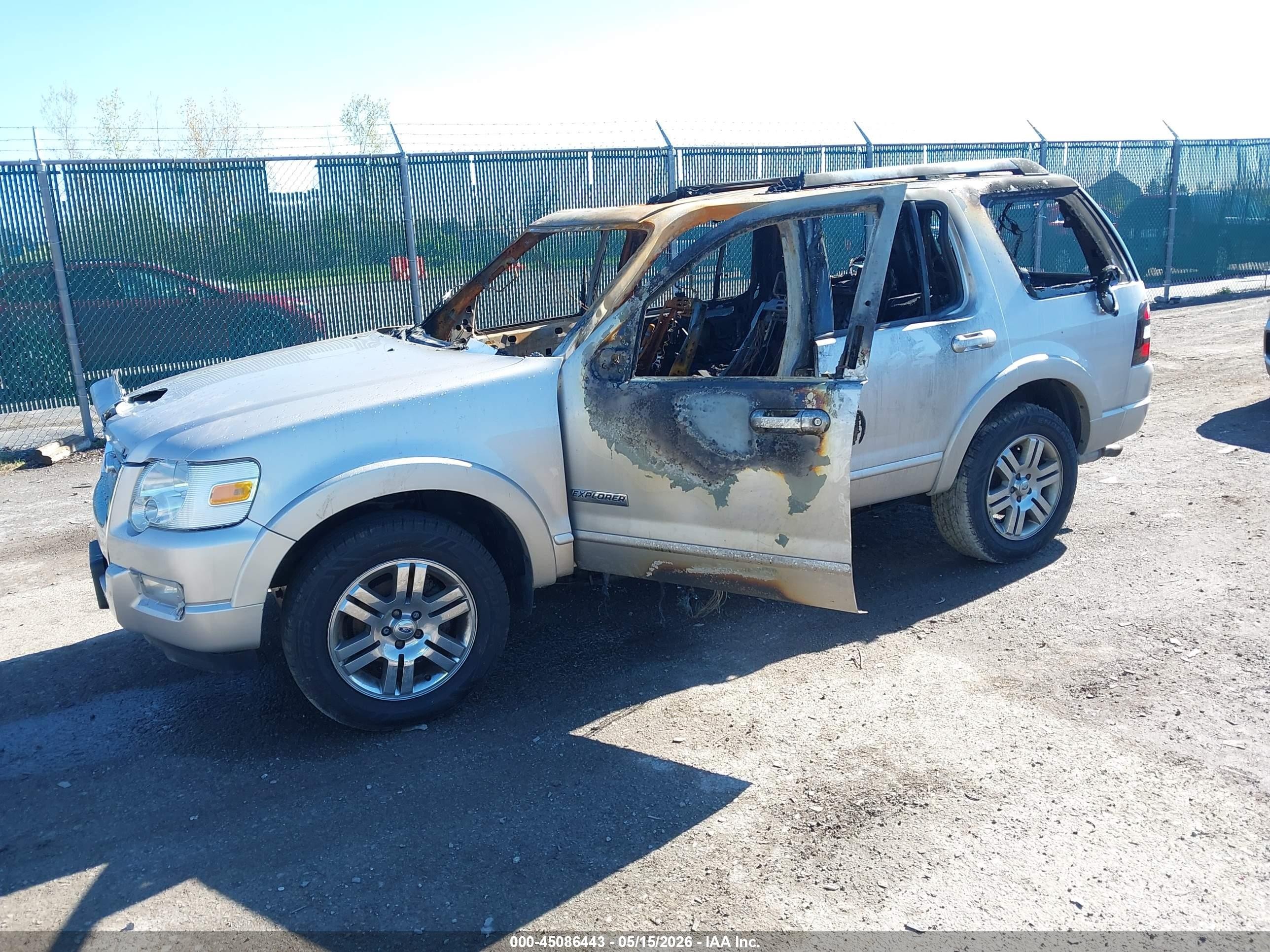2007 Ford Explorer Limited Silver vin: 1FMEU75E77UB59281
