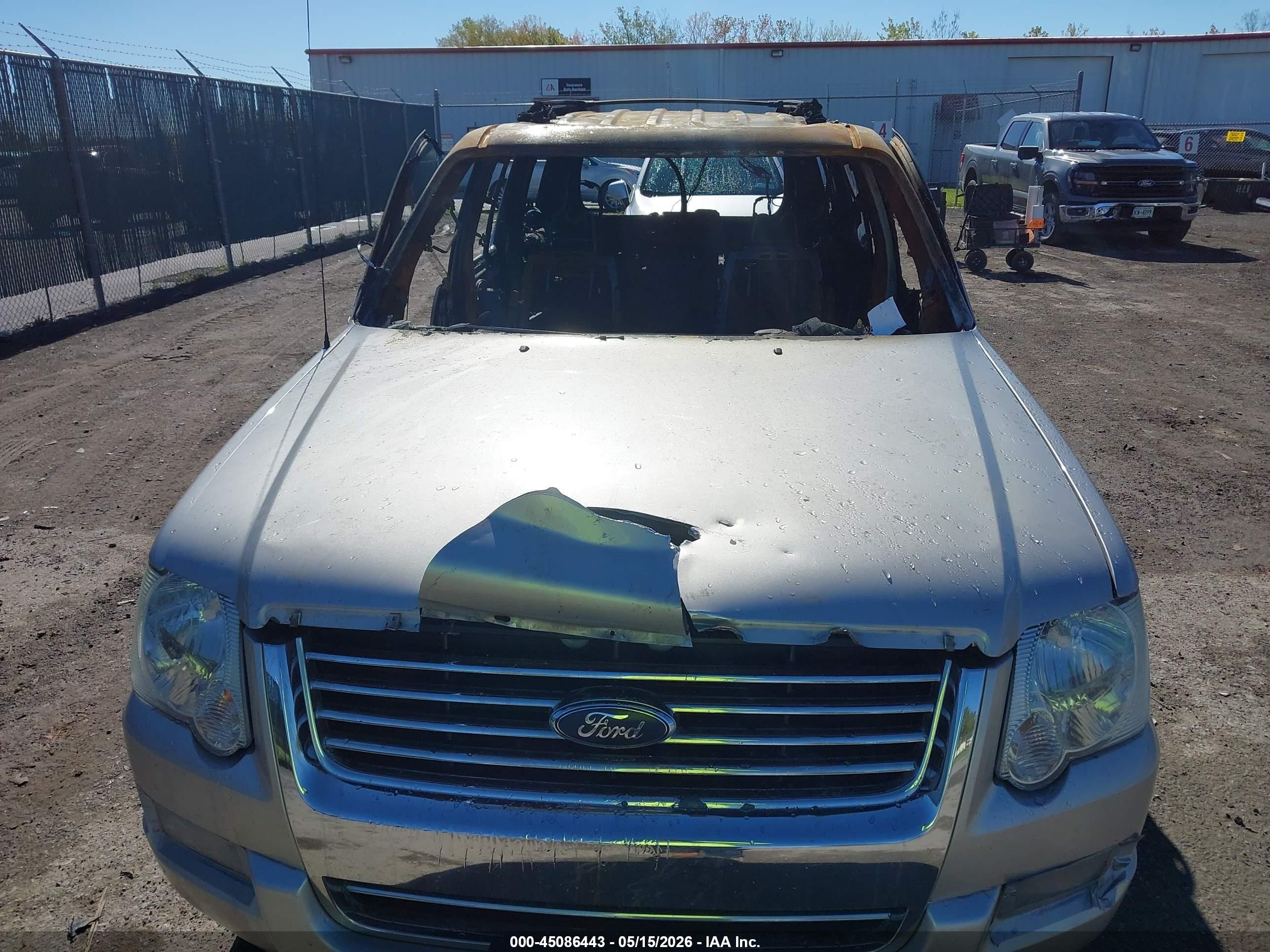 2007 Ford Explorer Limited Silver vin: 1FMEU75E77UB59281