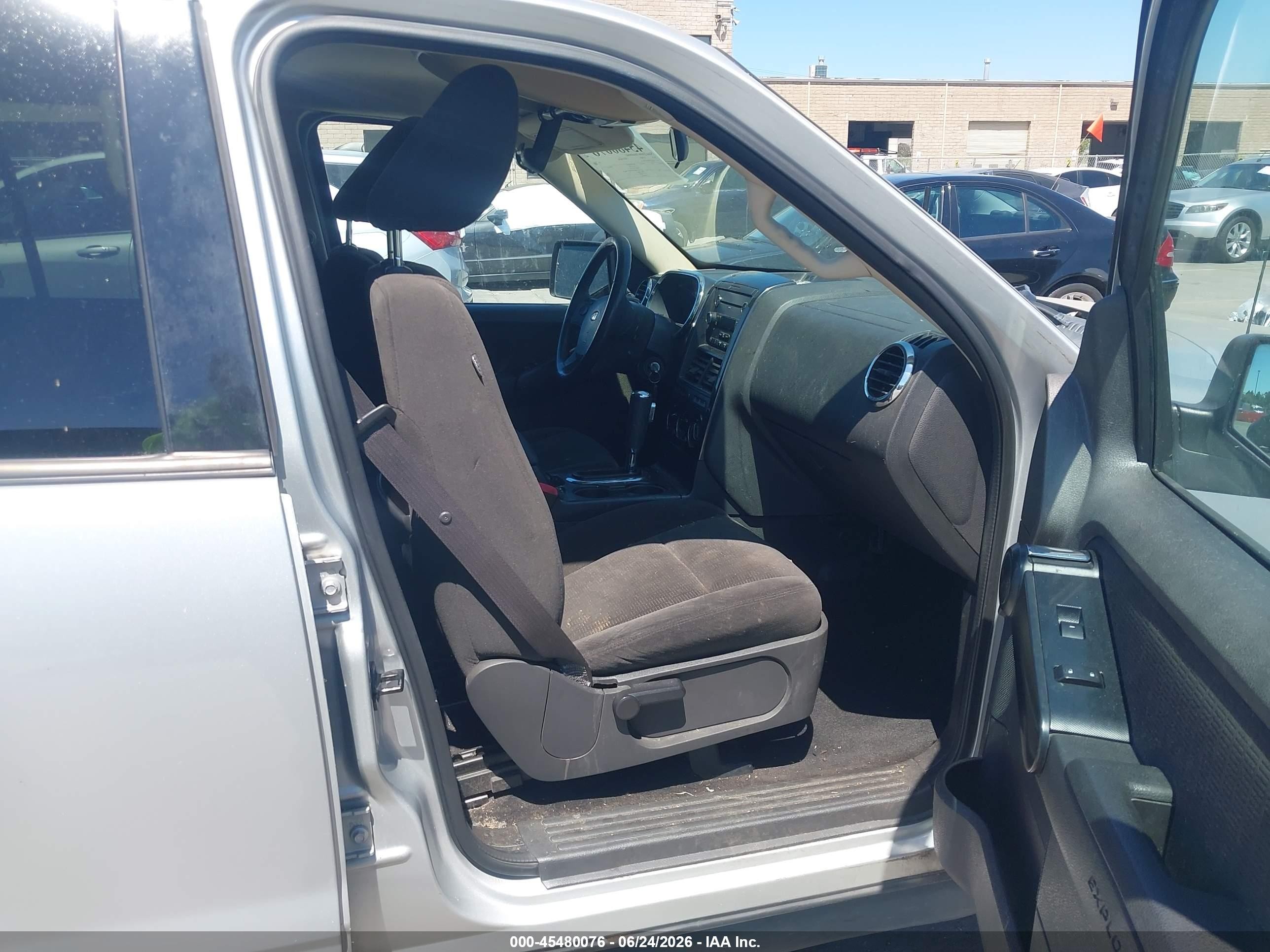 2010 Ford Explorer Xlt Silver vin: 1FMEU7DE2AUB03452