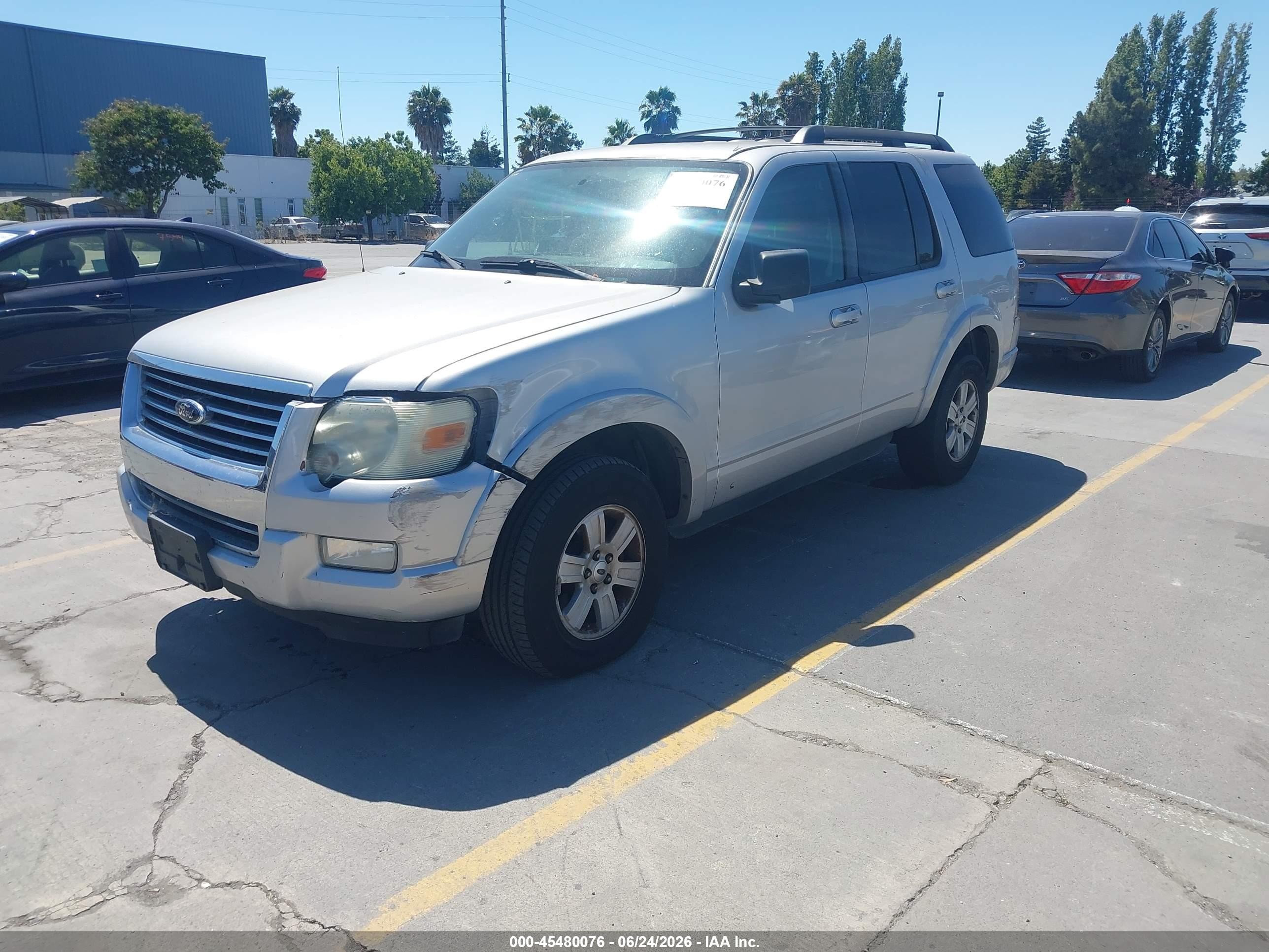 2010 Ford Explorer Xlt Silver vin: 1FMEU7DE2AUB03452