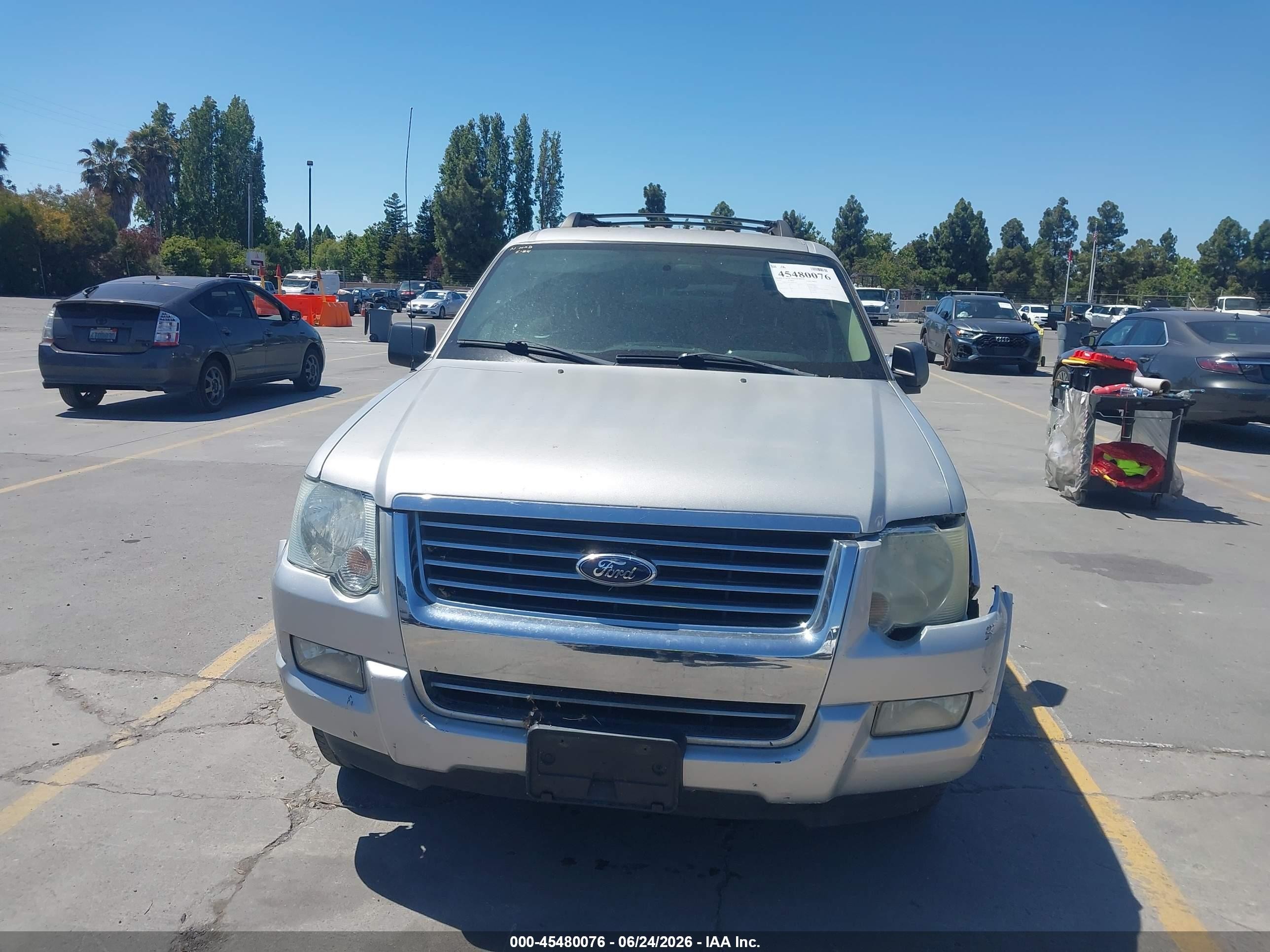 2010 Ford Explorer Xlt Silver vin: 1FMEU7DE2AUB03452