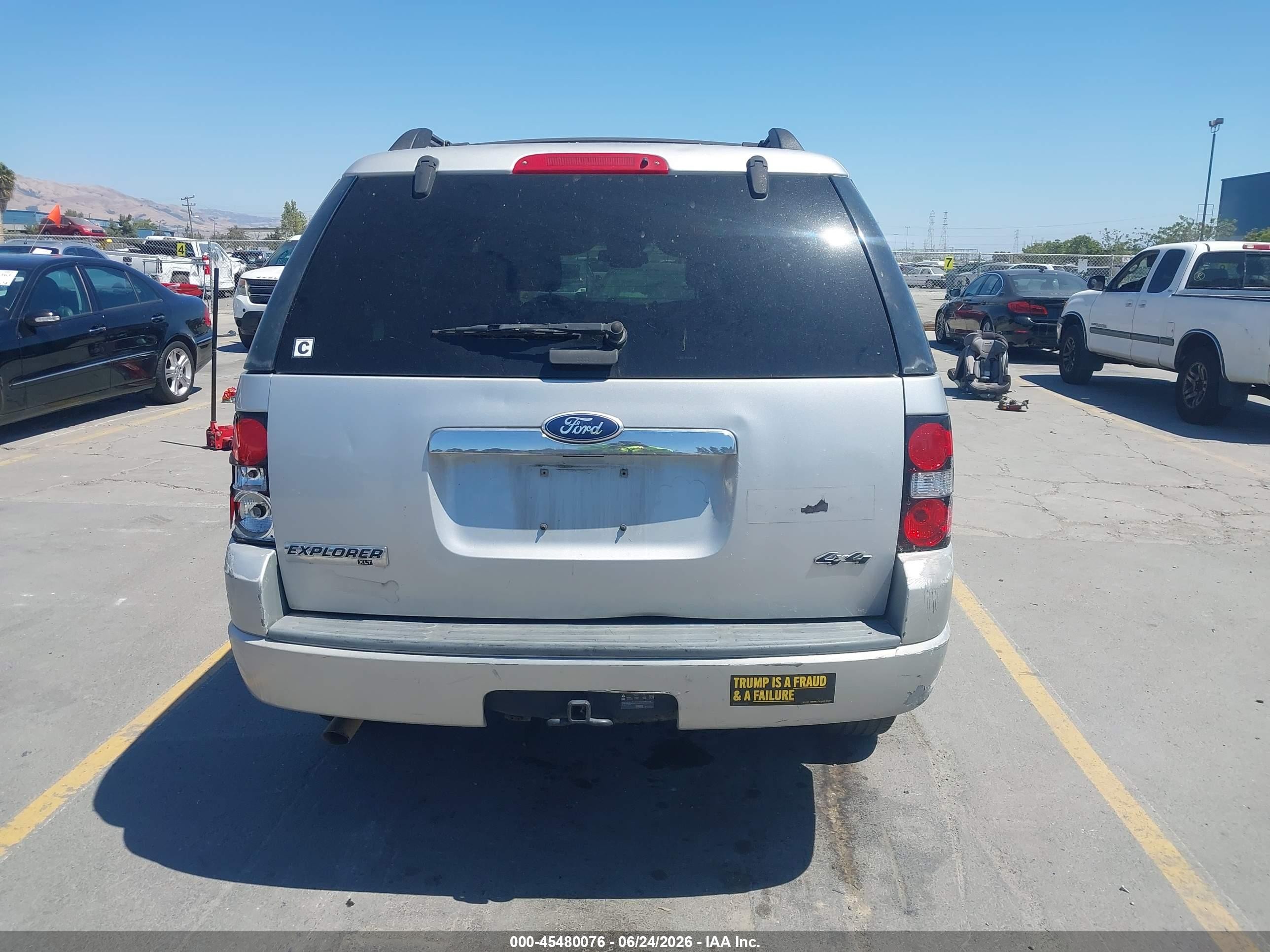 2010 Ford Explorer Xlt Silver vin: 1FMEU7DE2AUB03452